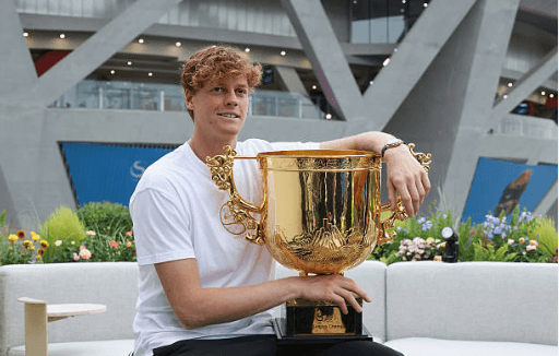 Jannik Sinner sostiene el título del ATP 500 de Pekín | Lintao Zhang, Getty Images