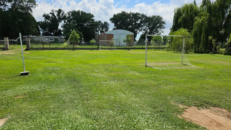 cancha de futbol en cabaña saladillo