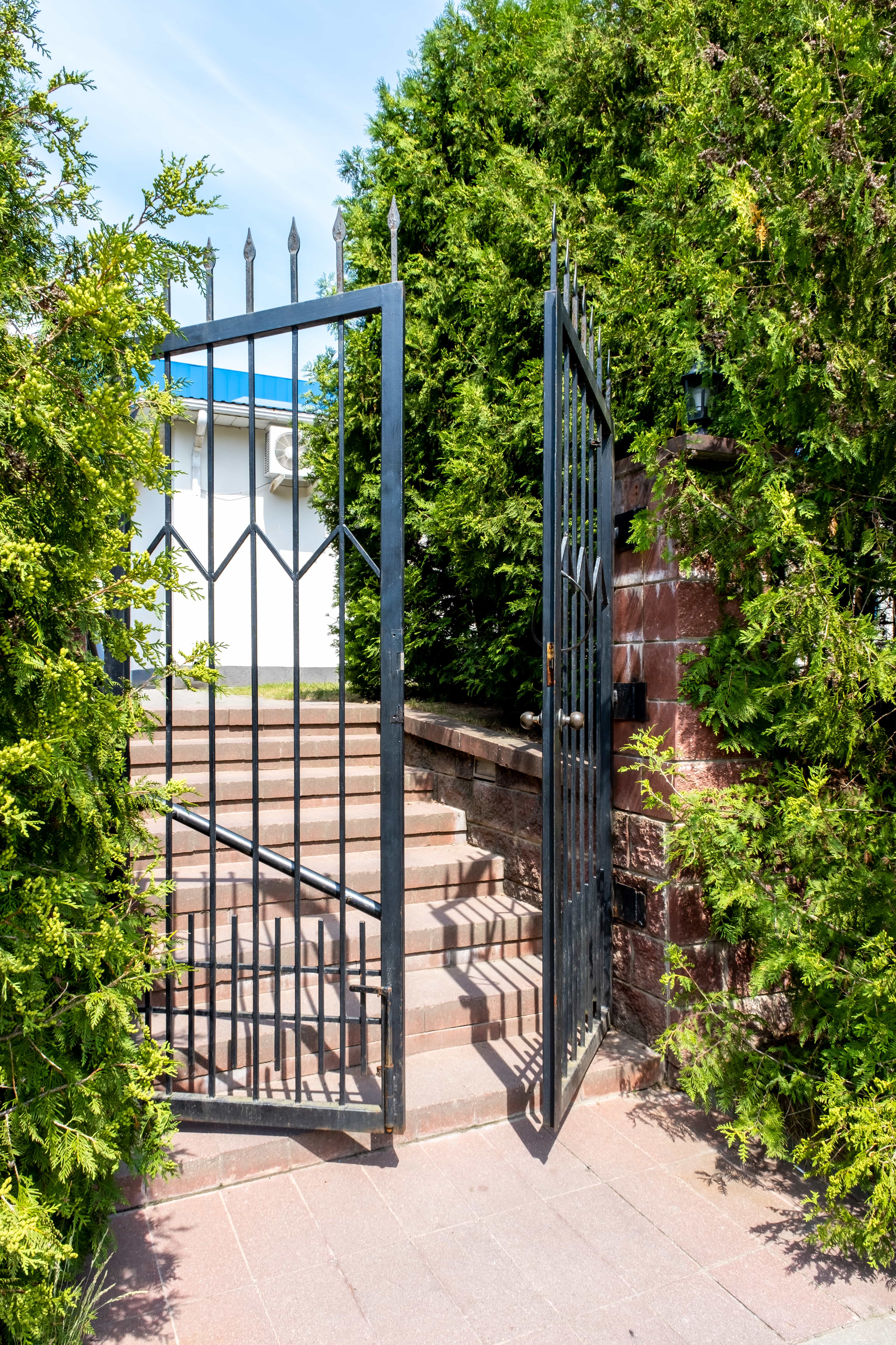 A set of stairs leading up to the top of a building