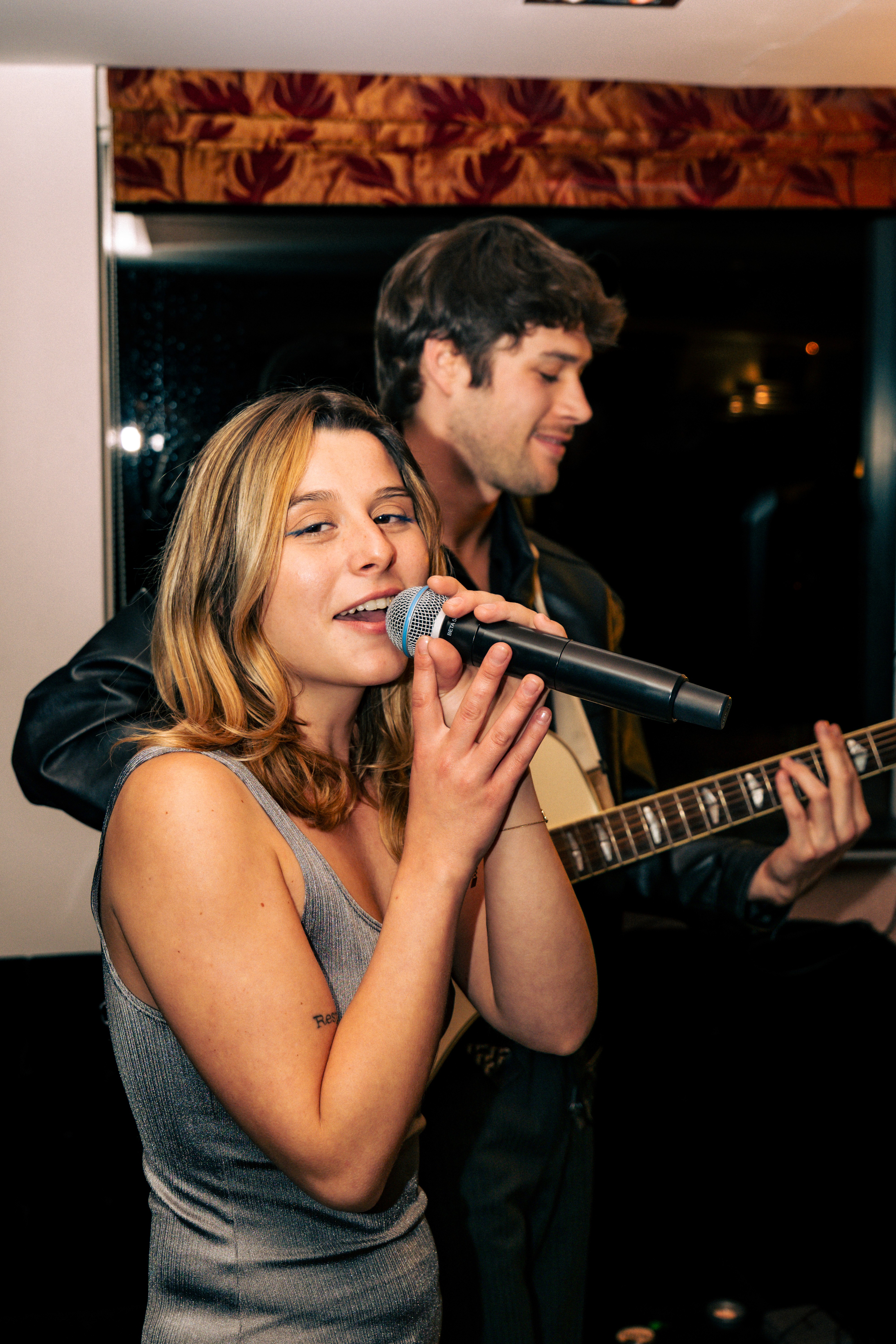 Montcoeur jouant lors d’une soirée d'entreprise dans un hôtel à Aix-en-Provence.