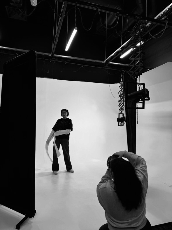 Annabelle Tombs in the studio photographing