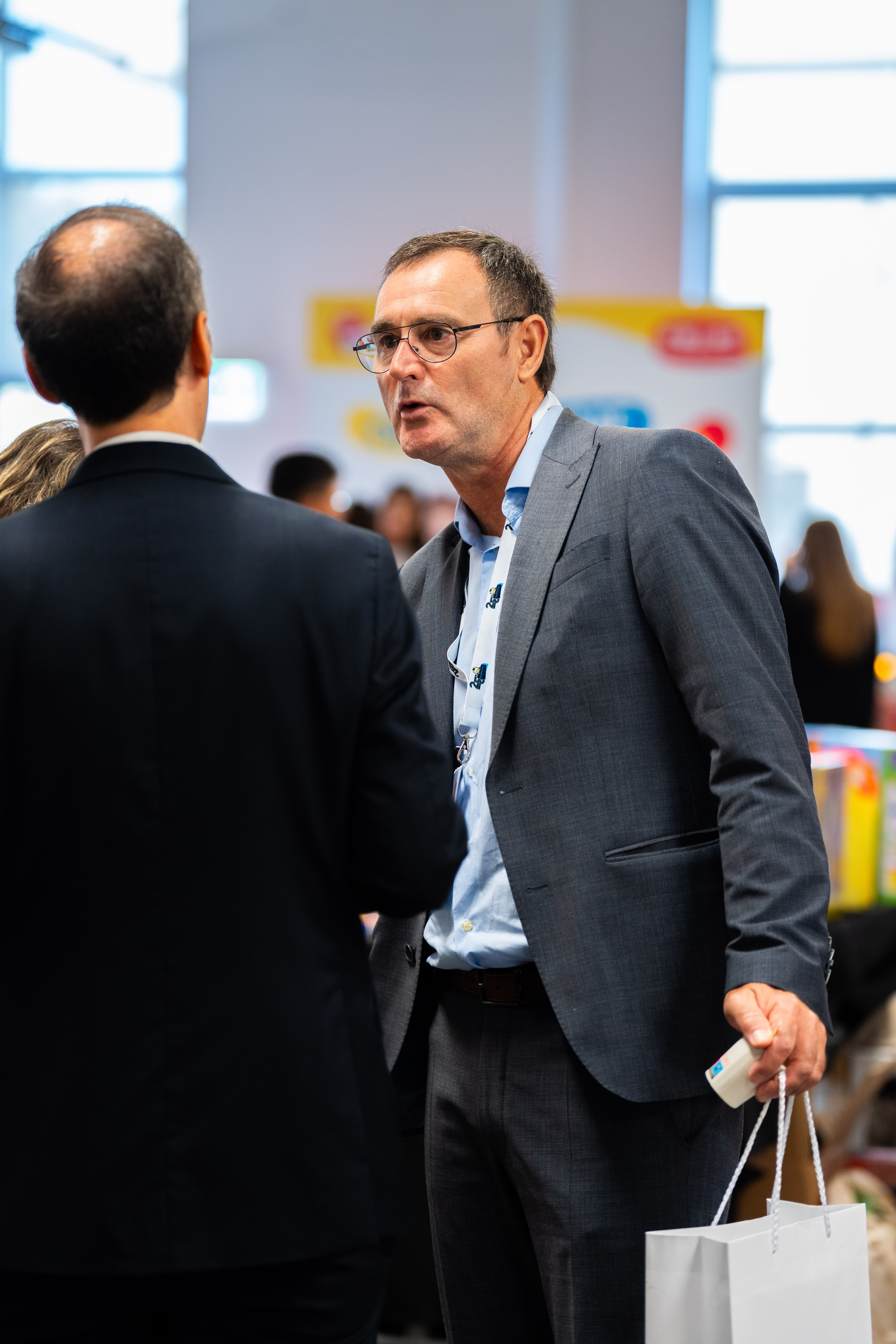 people near TAj Mahal