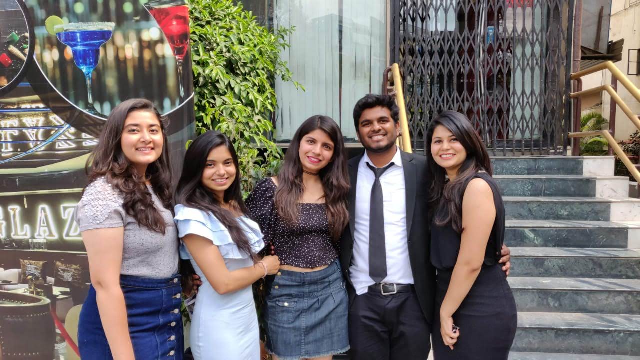 Image of Richa Chordia with her friends
