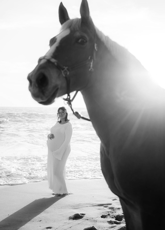 Amelia photographing