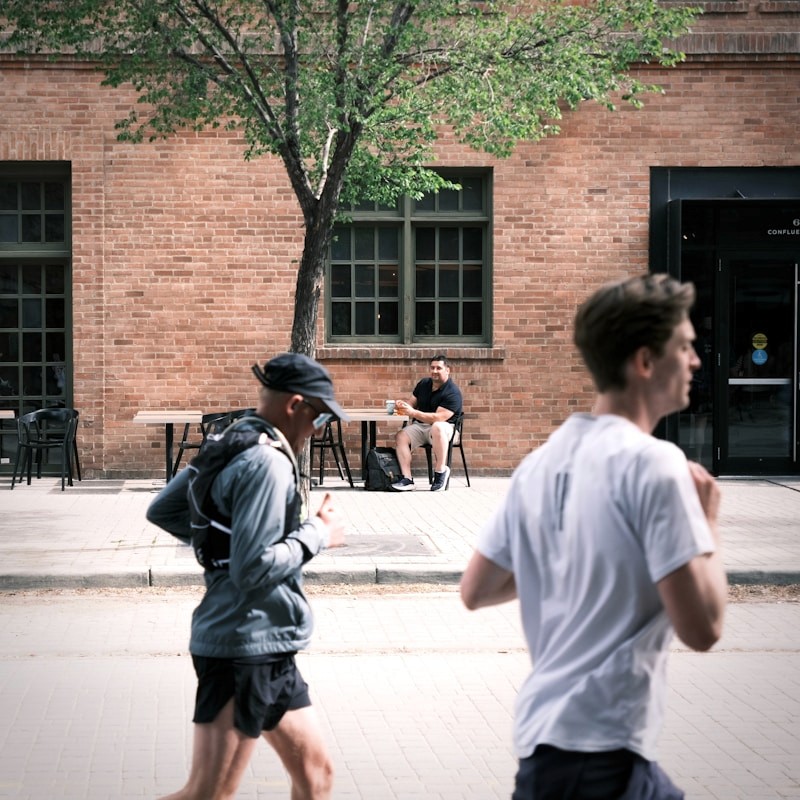 Two runners by a building