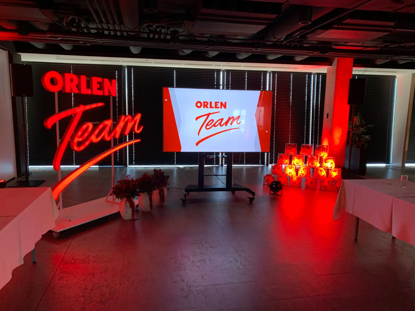 ORLEN Team press conference, stage with a screen and the ORLEN Team logo
