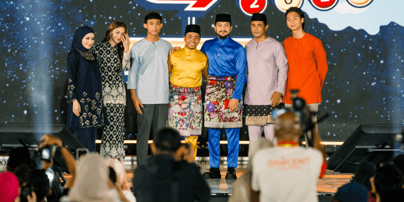 Meri dan barisan duta Bulan Bintang untuk kempen "Terrrpaling Raya".