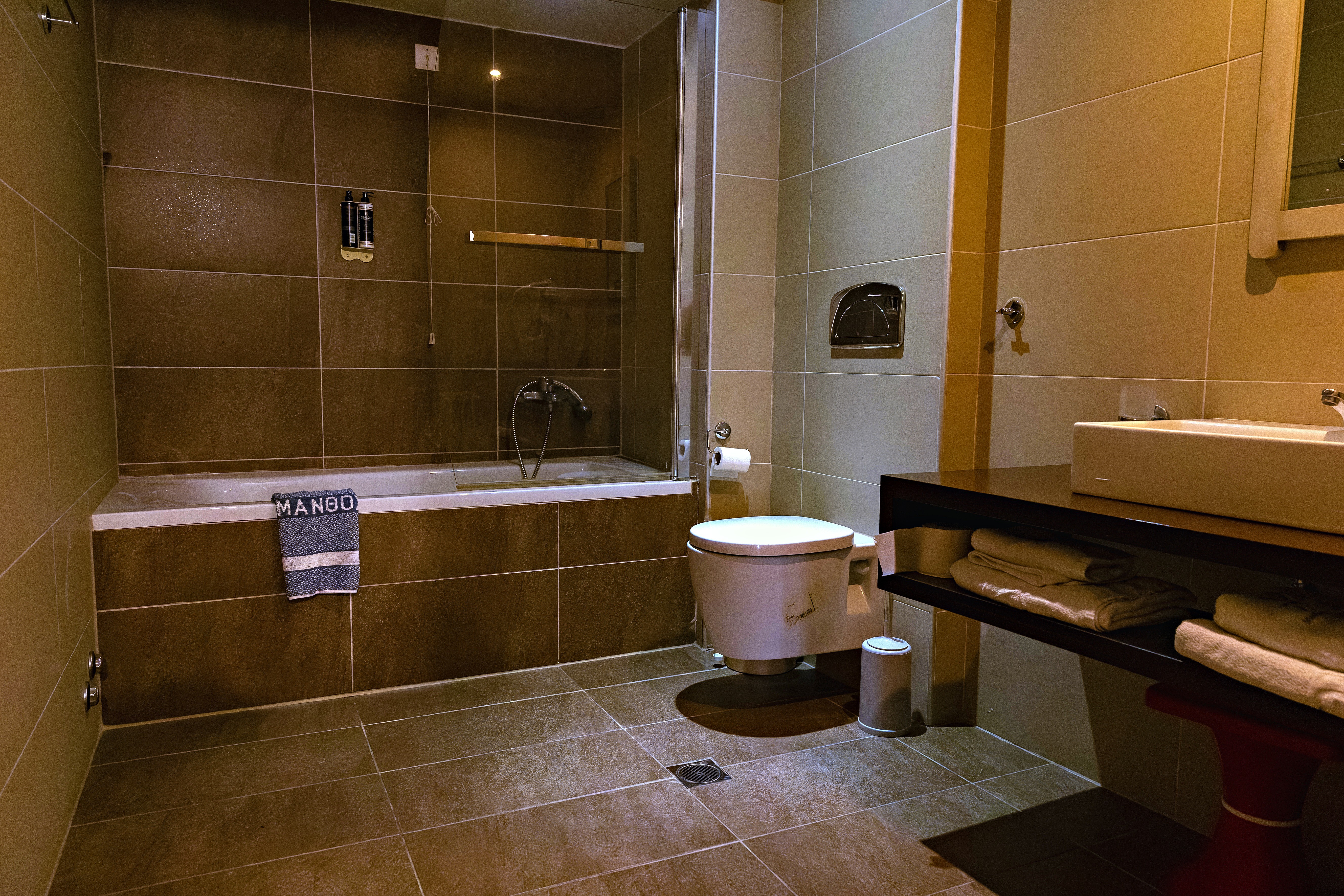Room gallery image 1