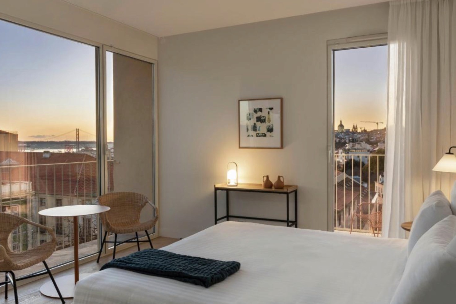 Pátio do Tijolo hotel room with view on bridge