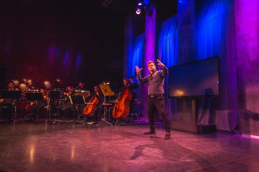 show-on-stage