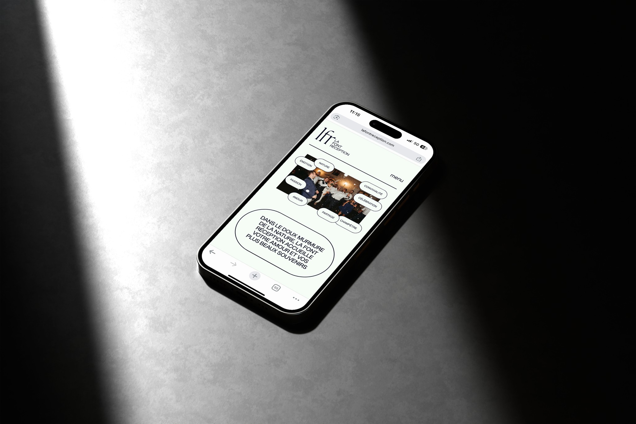 Mockup multi-dispositifs (desktop, tablette, mobile) du site La Font Réception : démonstration d'un webdesign responsive haute fidélité pour une expérience utilisateur fluide sur tous les écrans.