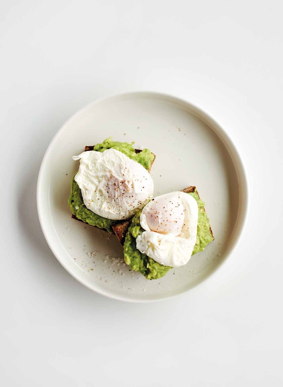 Toast mit Avocado und pochiertem Ei im Schöllmanns in Offenburg
