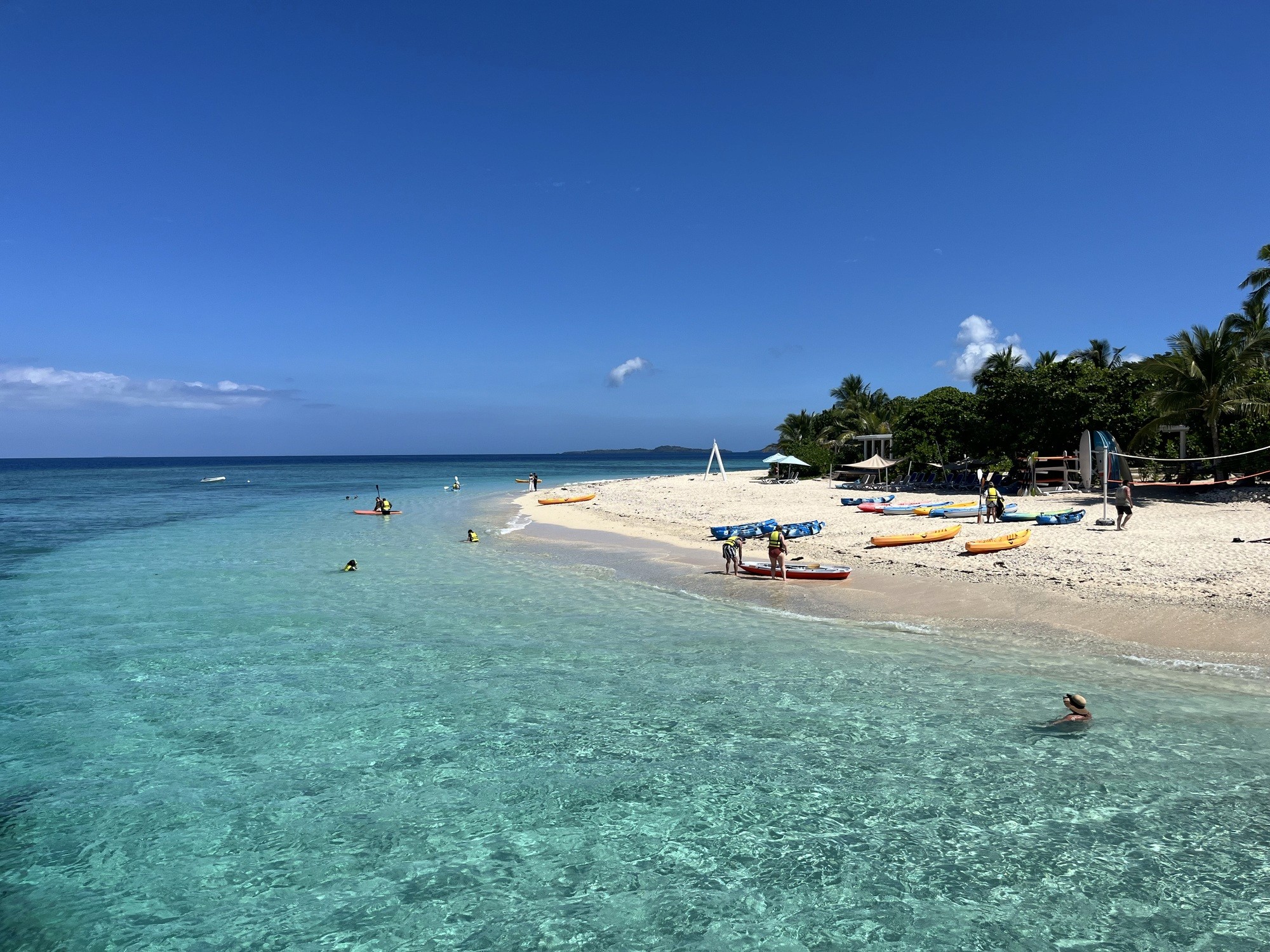 photography of dam during daytime