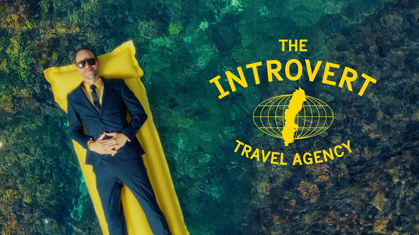 Zástupce cestovní agentury pro introverty v propagačním videu kampaně Visit Sweden.