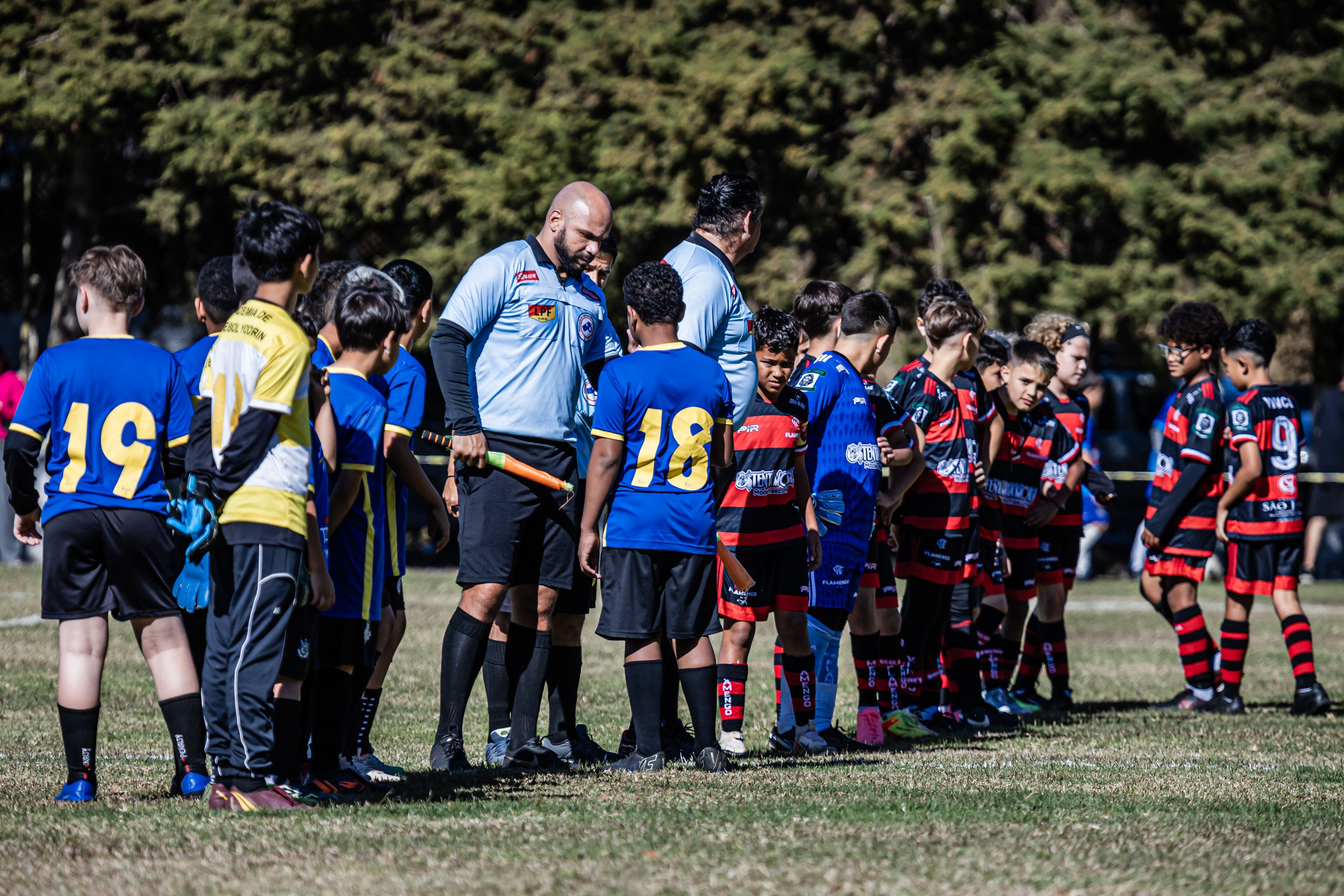 Atletas comemorando vitória em partida da Brazil Cup