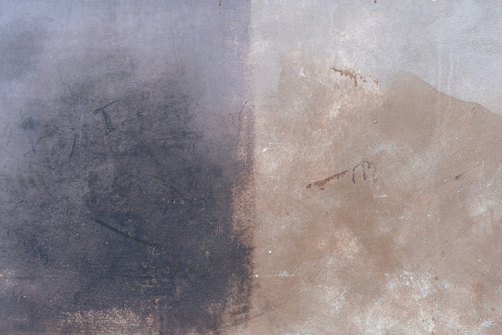 gray concrete floor during daytime