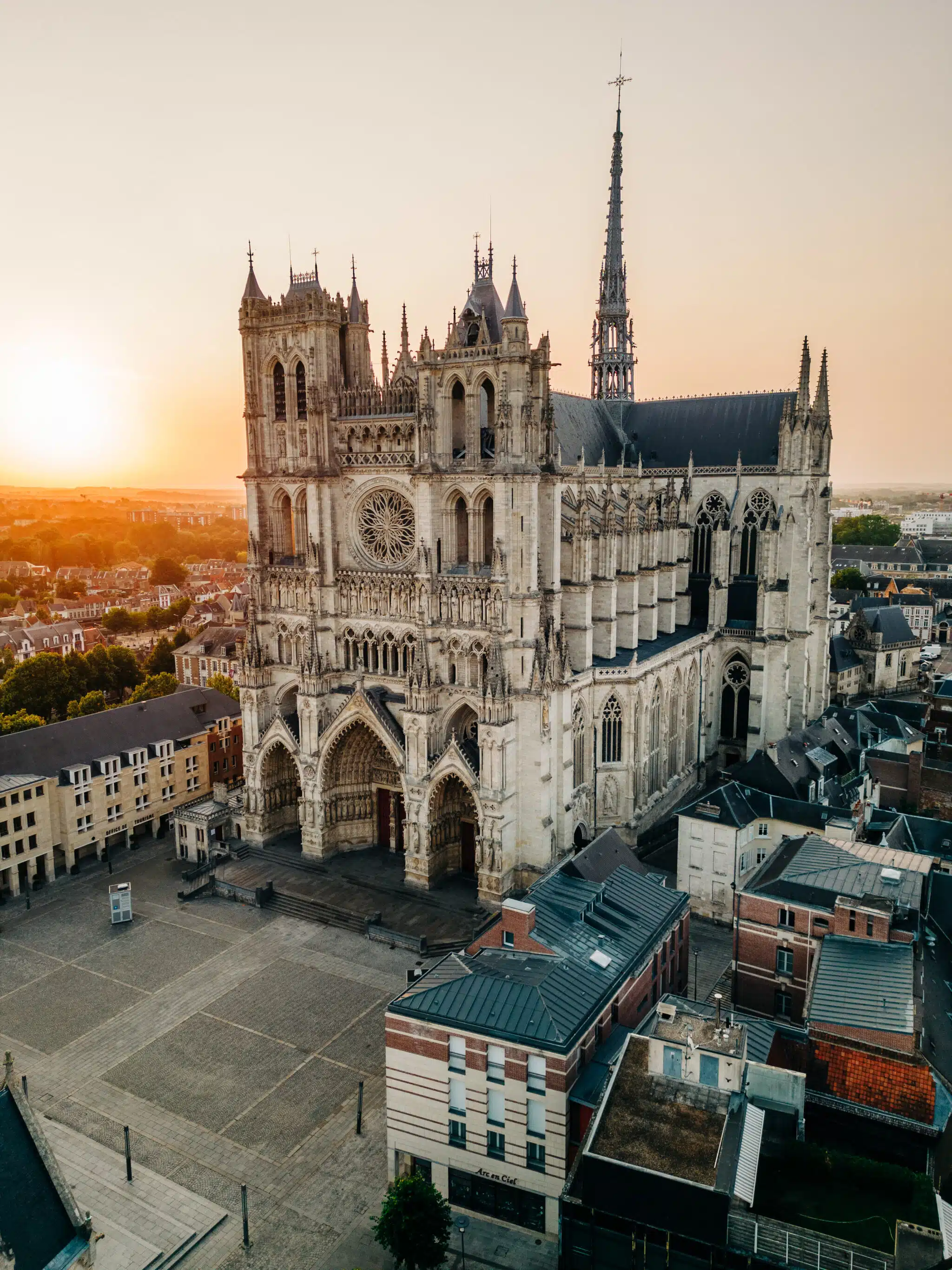 Image aérienne de la cathédrale Notre-Dame d'Amiens