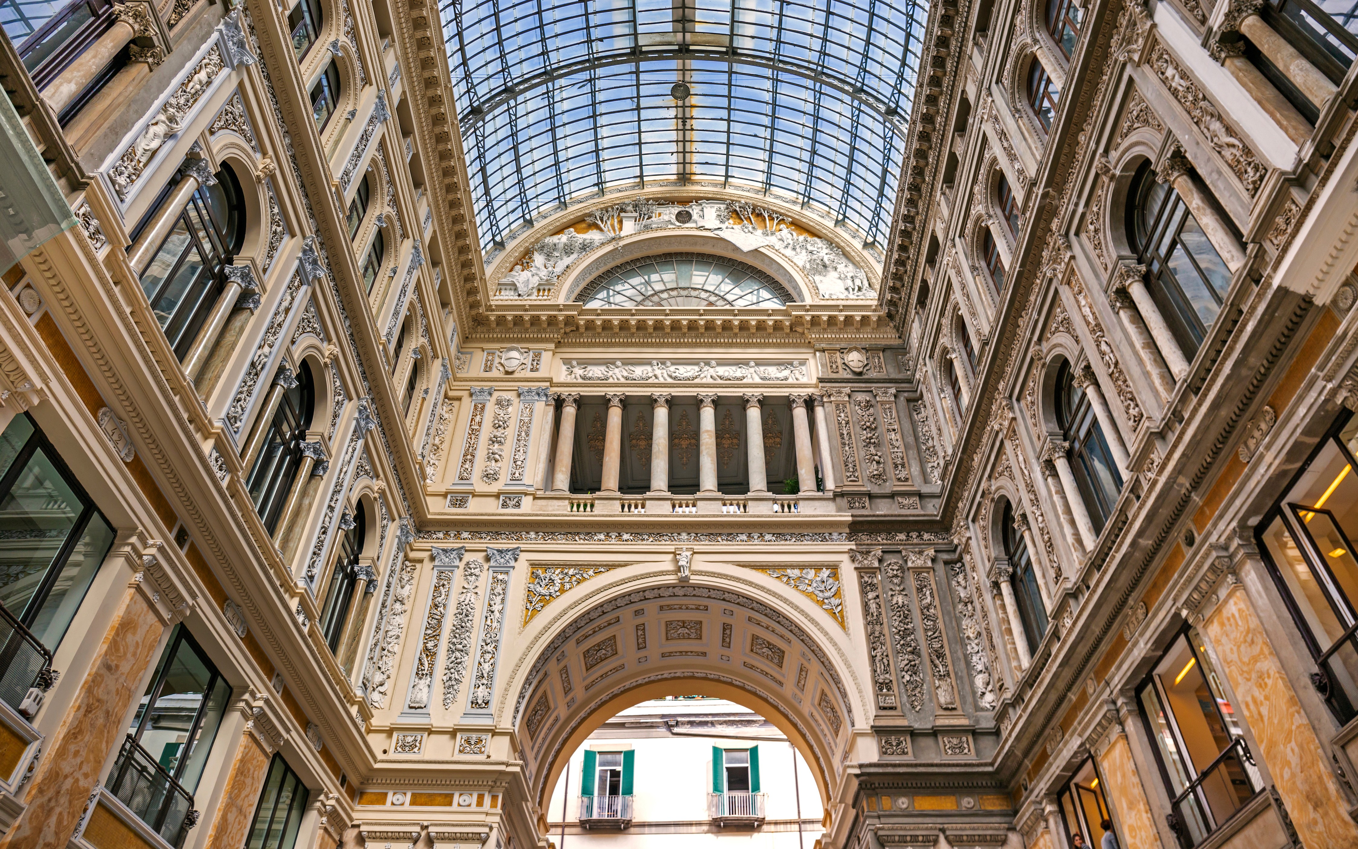 在意大利那不勒斯的导览游中，欣赏迭戈·马拉多纳的壁画，深入了解他的传奇一生。