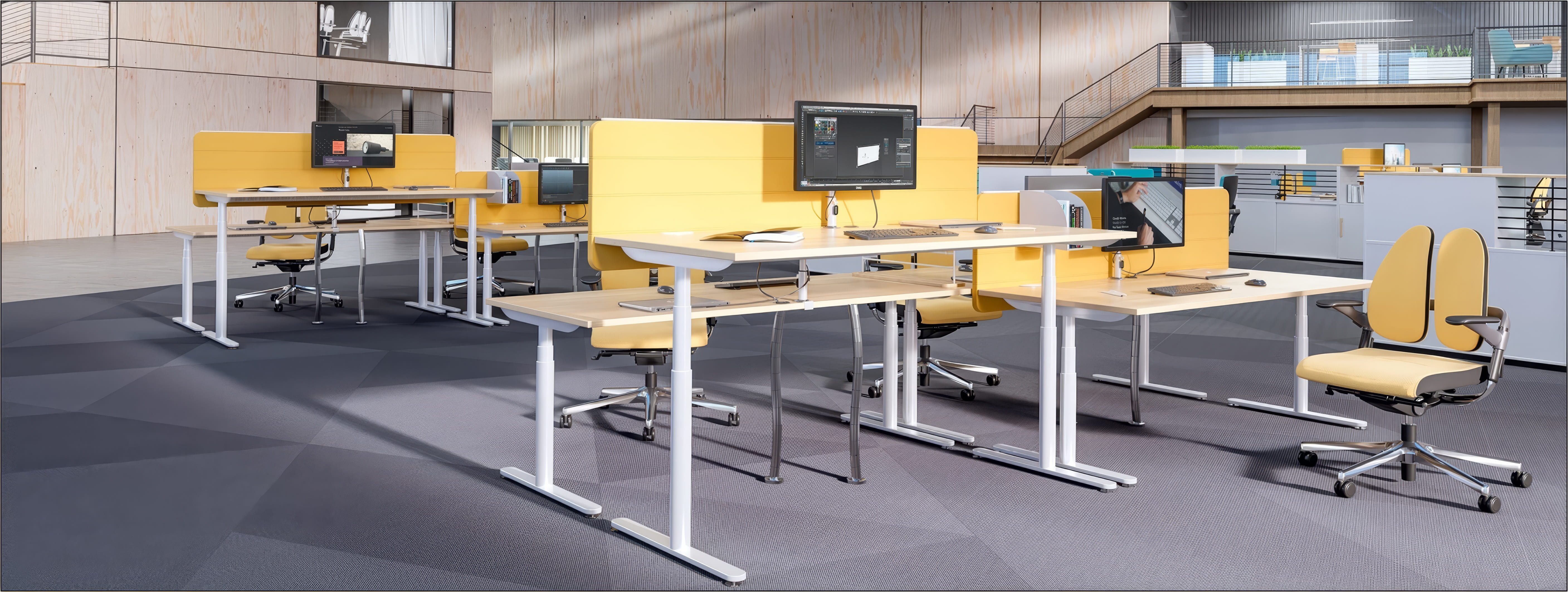 MW Interior  - Modernes Open-Space-Büro mit höhenverstellbaren Schreibtischen, gelben Bürostühlen und gelben Tischtrennwänden" Beschreibung: Zeitgemäße Arbeitsplatzanlage im Open-Space mit höhenverstellbaren Einzeltischen, ergonomischen Bürostühlen in Gelb und farblich abgestimmten Akustik-Tischtrennwänden – funktional, klar und aktivierend gestaltet.