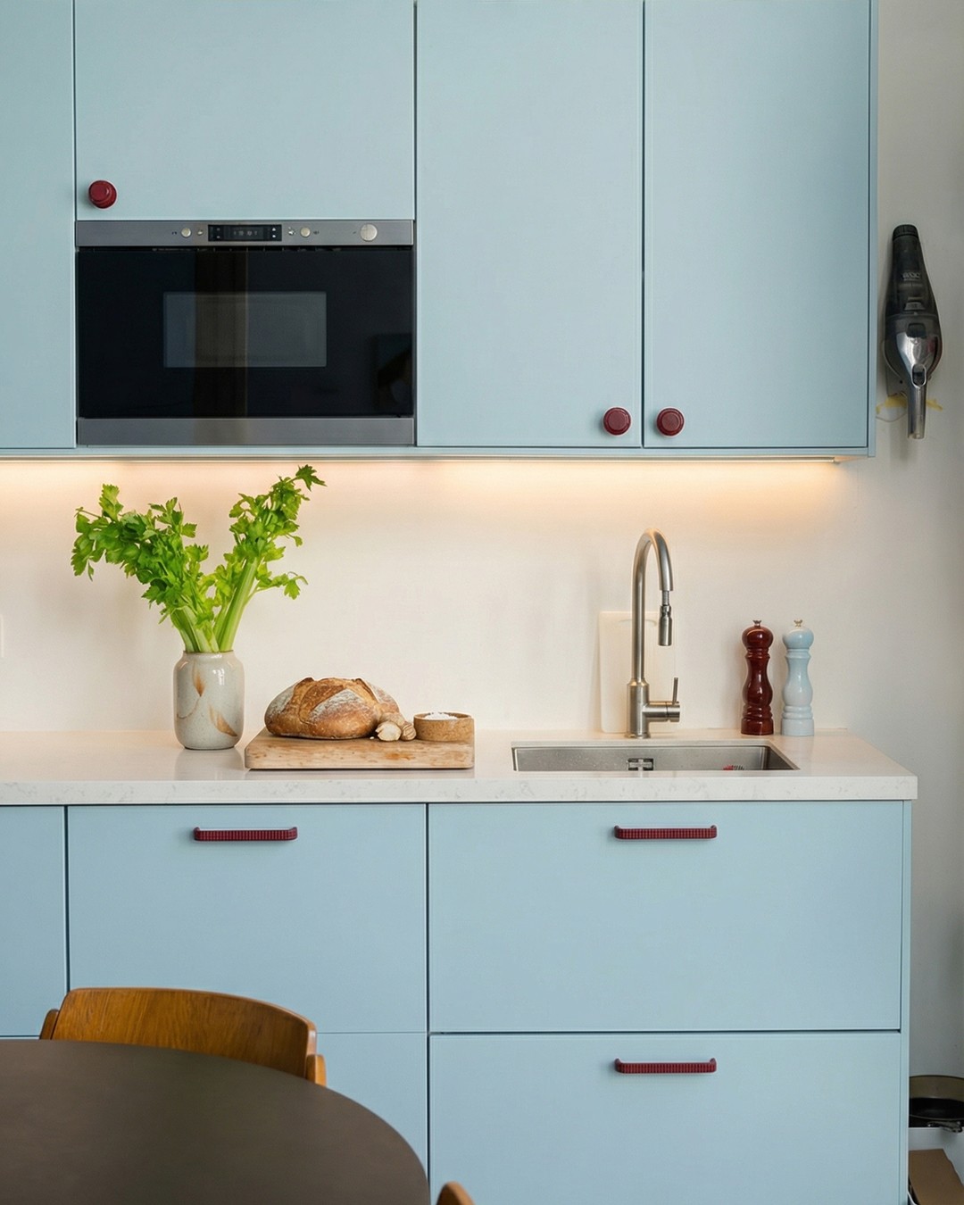 Keukenwrap Antwerpen in Balm Sage voor een frisse, speelse upgrade met nieuwe grepen