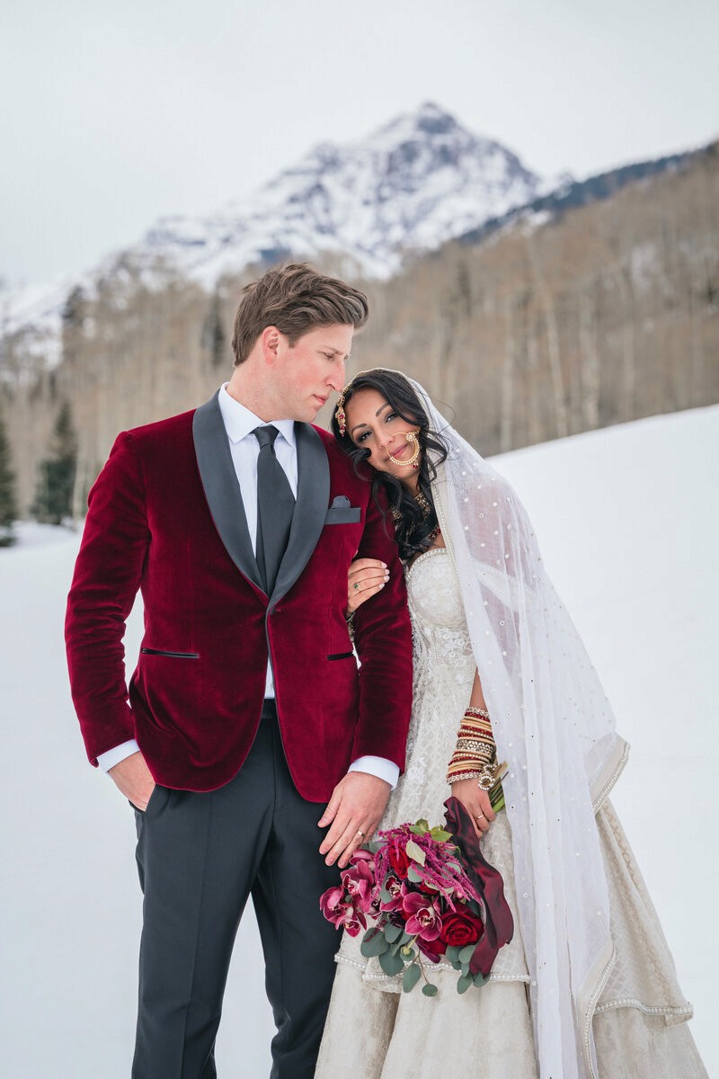Winter wedding couple in Aspen