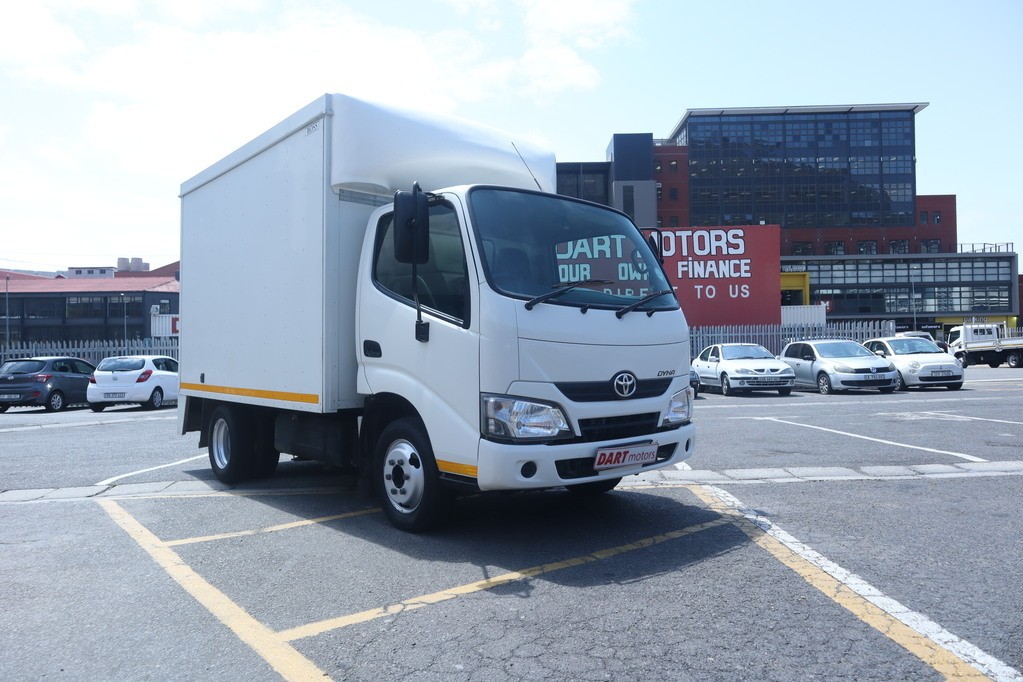 A view of the top of the eiffel tower