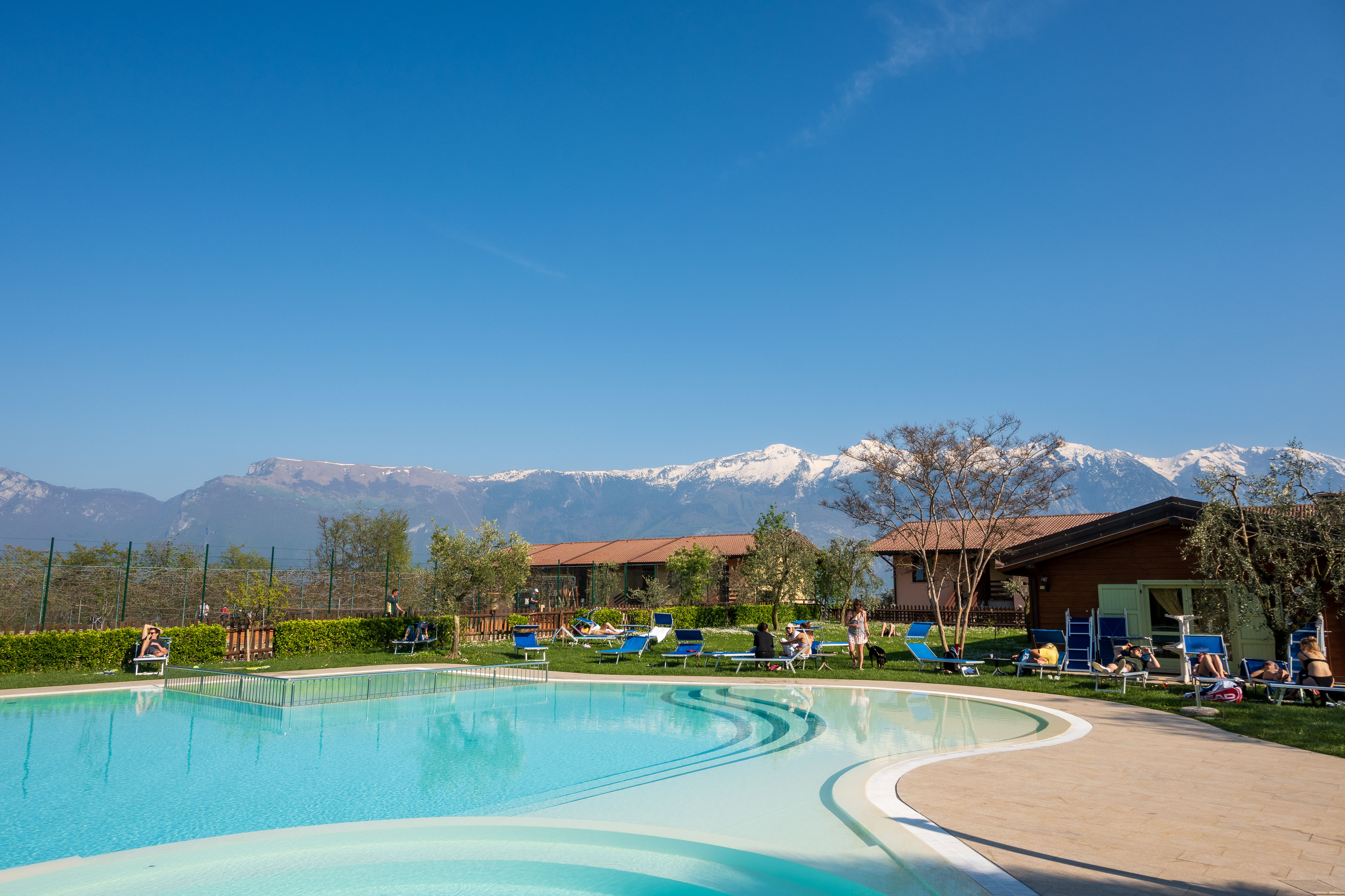 Tenniscamp Gardasee der Pool des Hotels