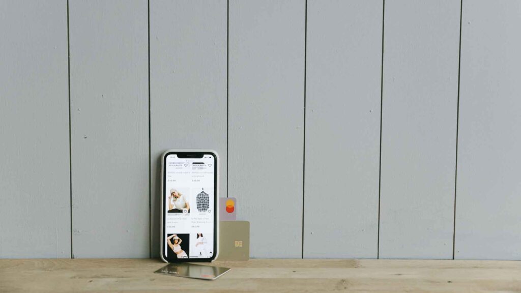 Plusy i minusy dedykowanych szablonów sklepów internetowych Shopify