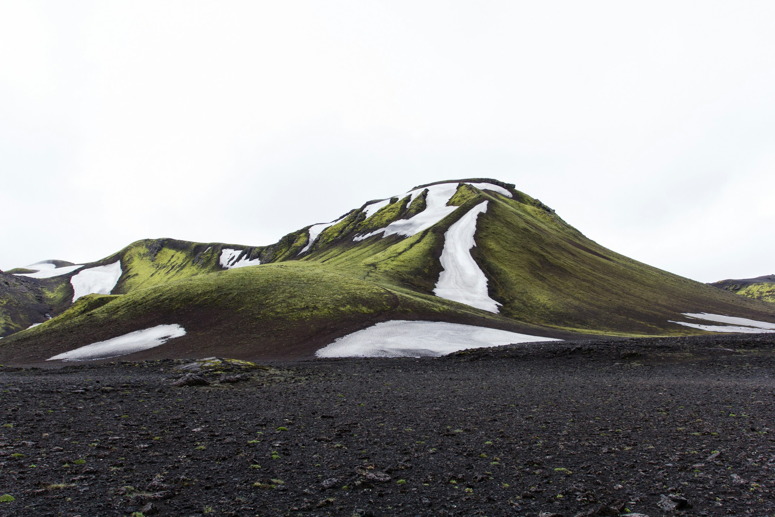 view of mountine in Iceland 