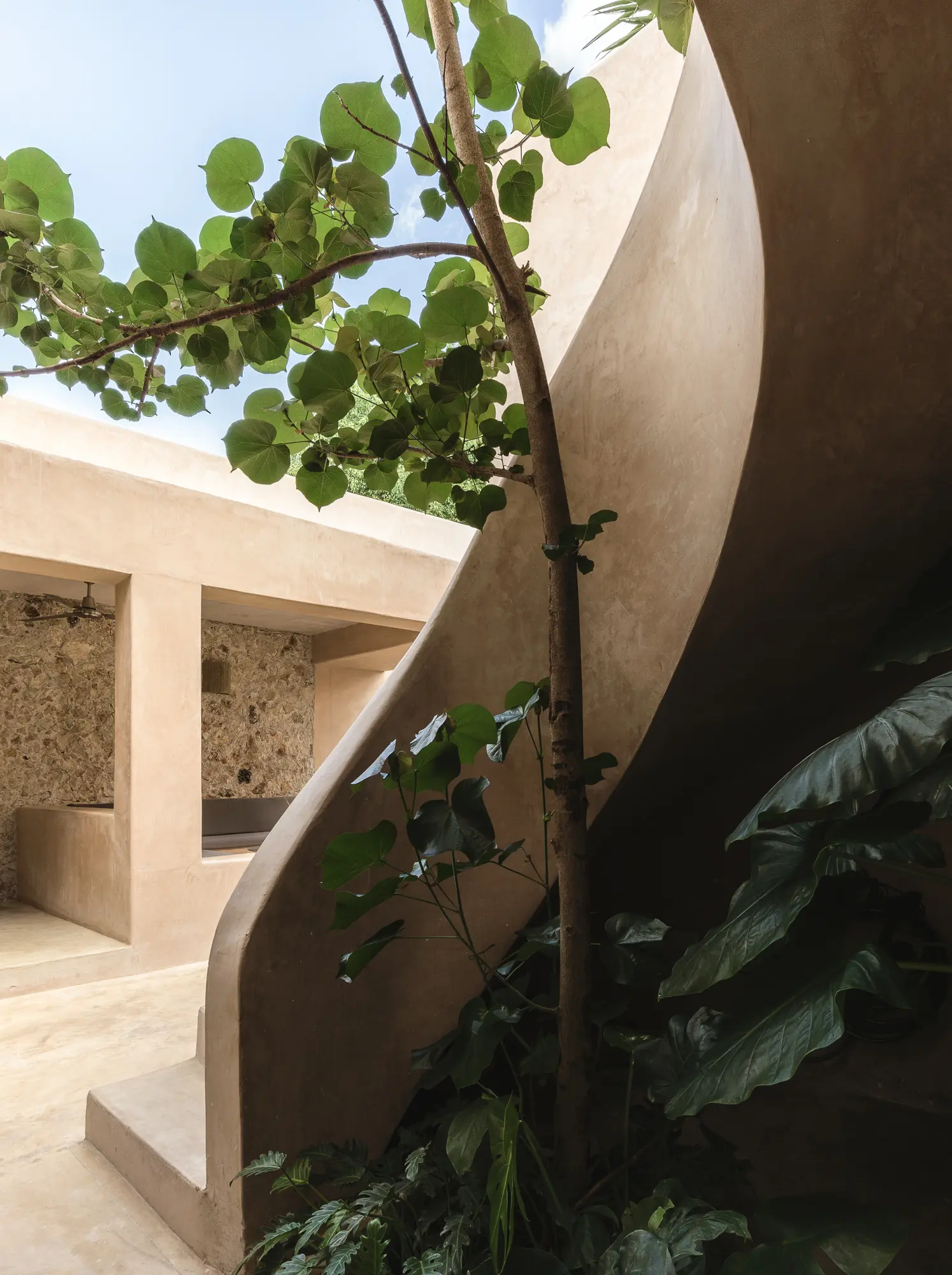 Villa Petite Comite - detalle escalera viendo hacia terraza