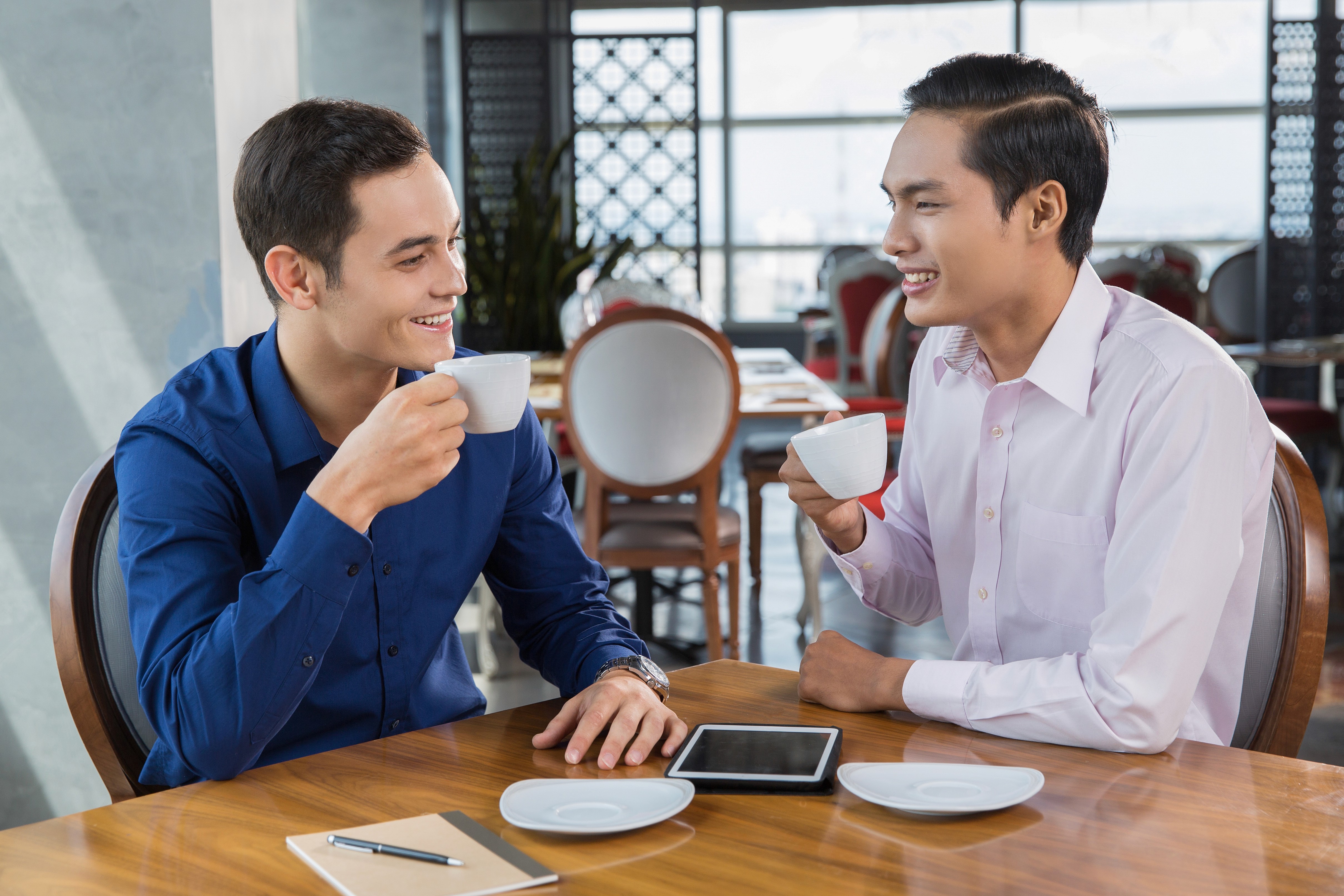 two-businessmen-drinking-coffee-restaurant