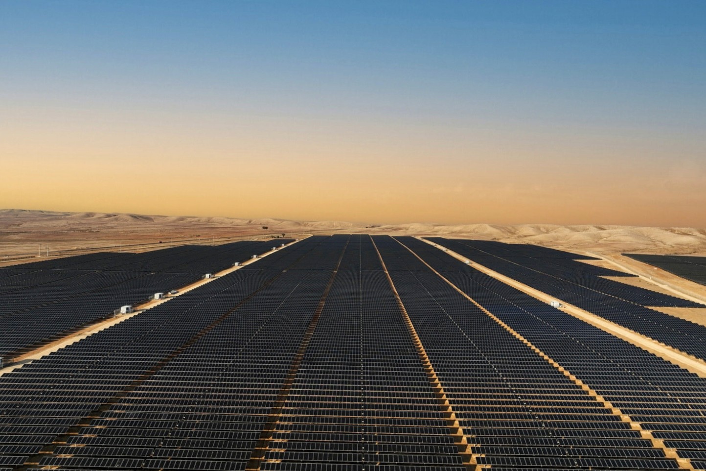 picture of a solar farm.