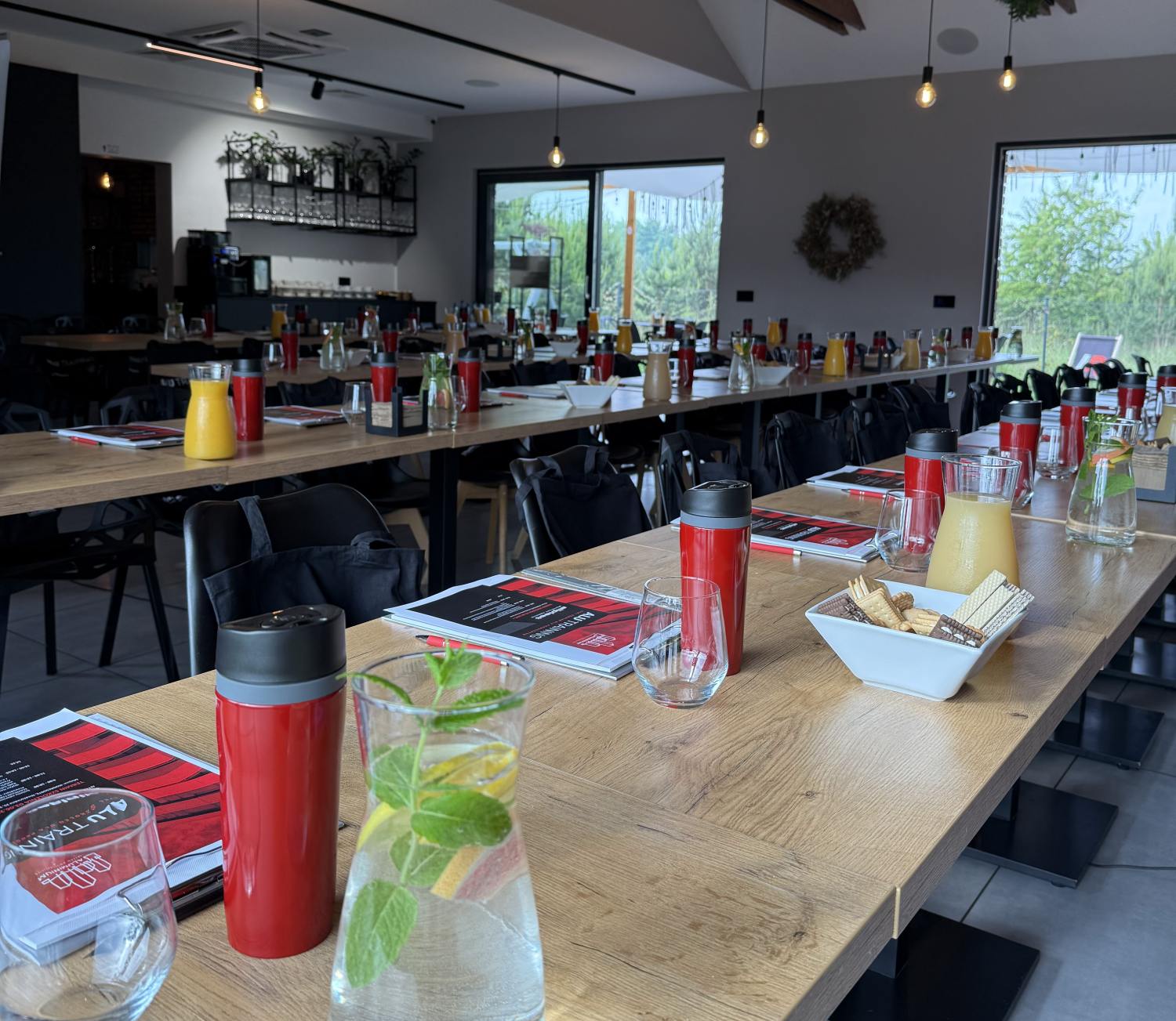 Sala szkoleniowa przygotowana na wydarzenie firmowe w Niedźwiedzia 25 pod Poznaniem