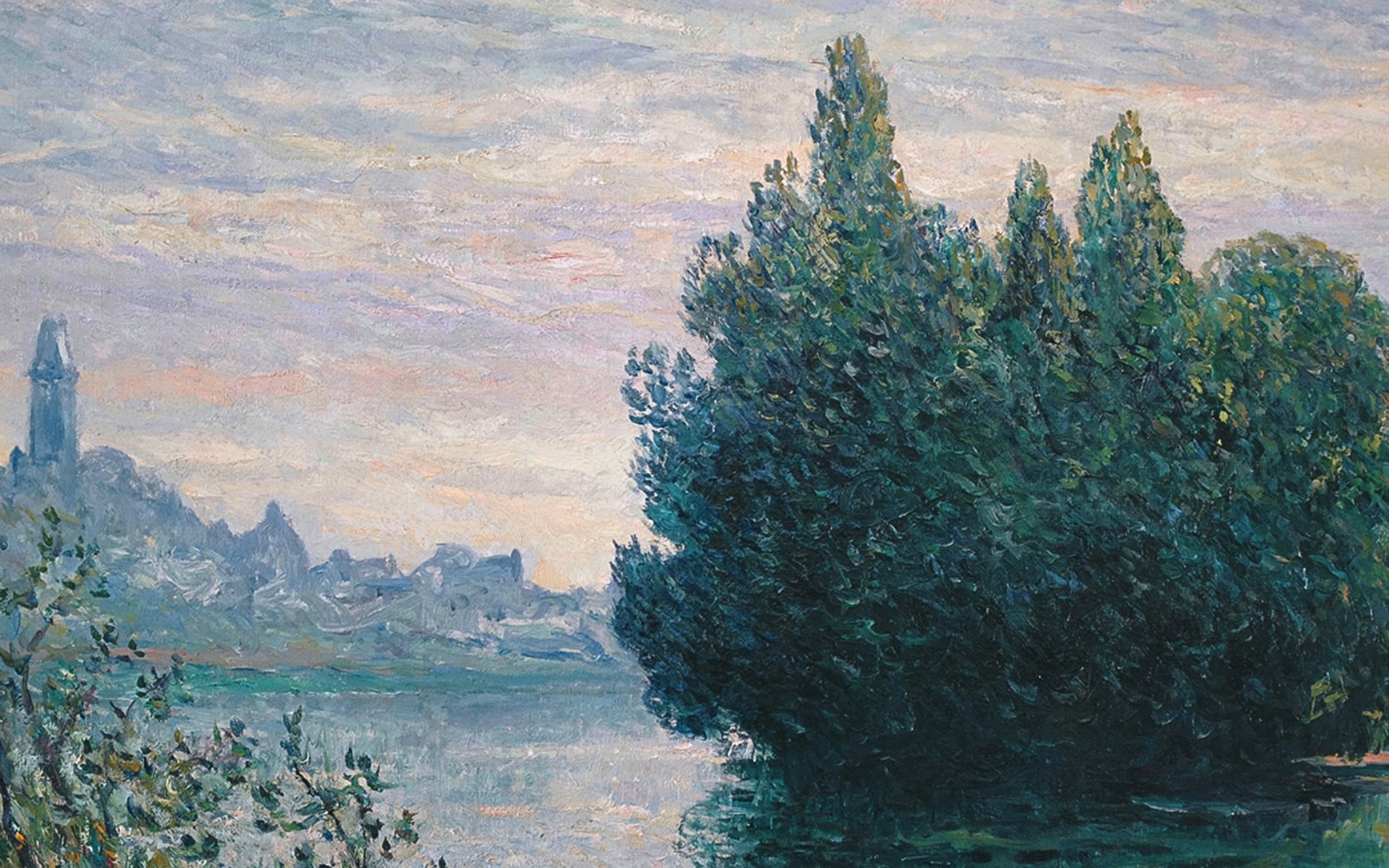 Pintura de una orilla del río con árboles y edificios distantes, presentada en la Sala Fundación MAPFRE Recoletos, Madrid.