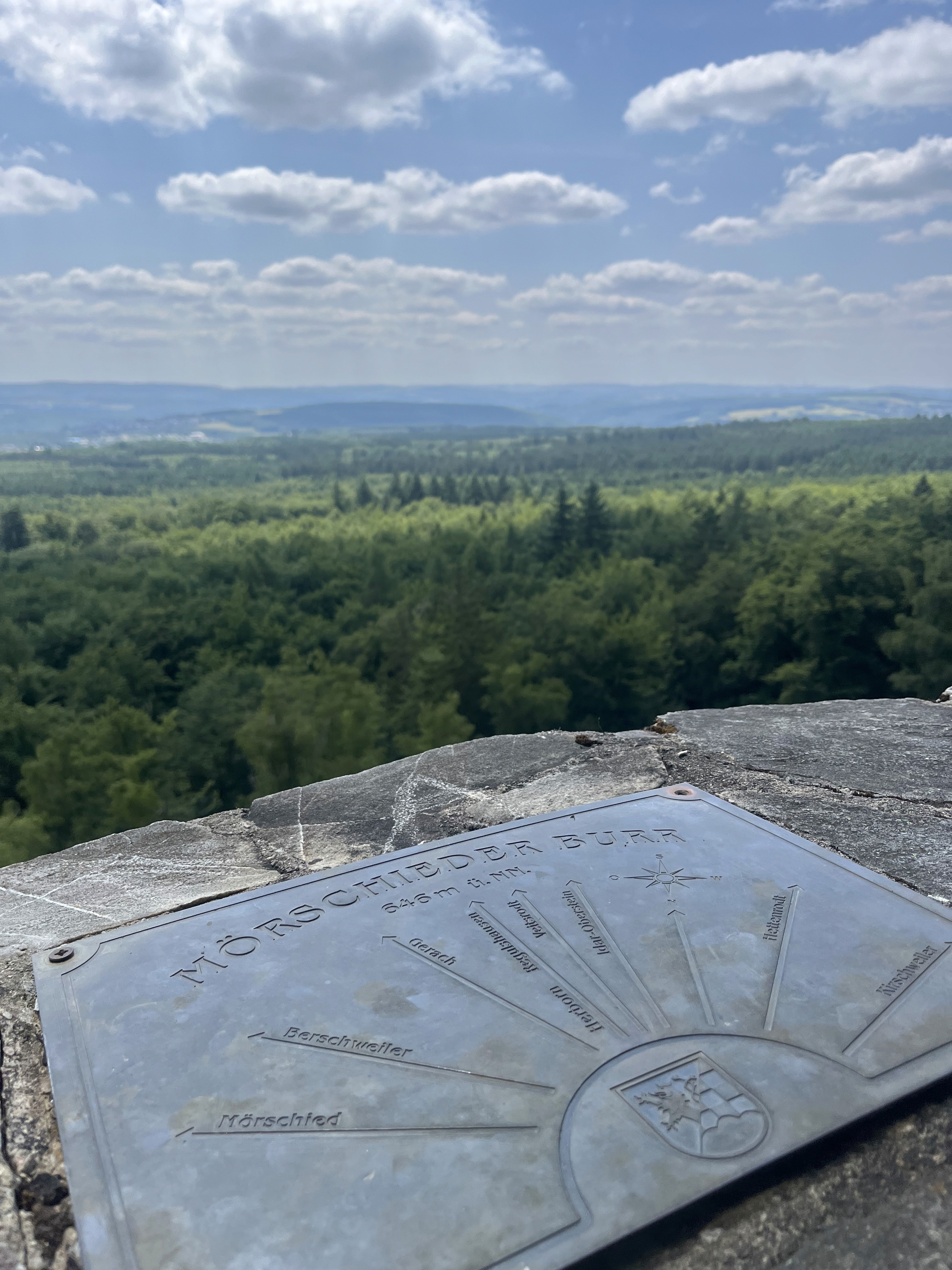 Blick von der Mörschieder Burr über den Hunsrück richtung Idar-Oberstein