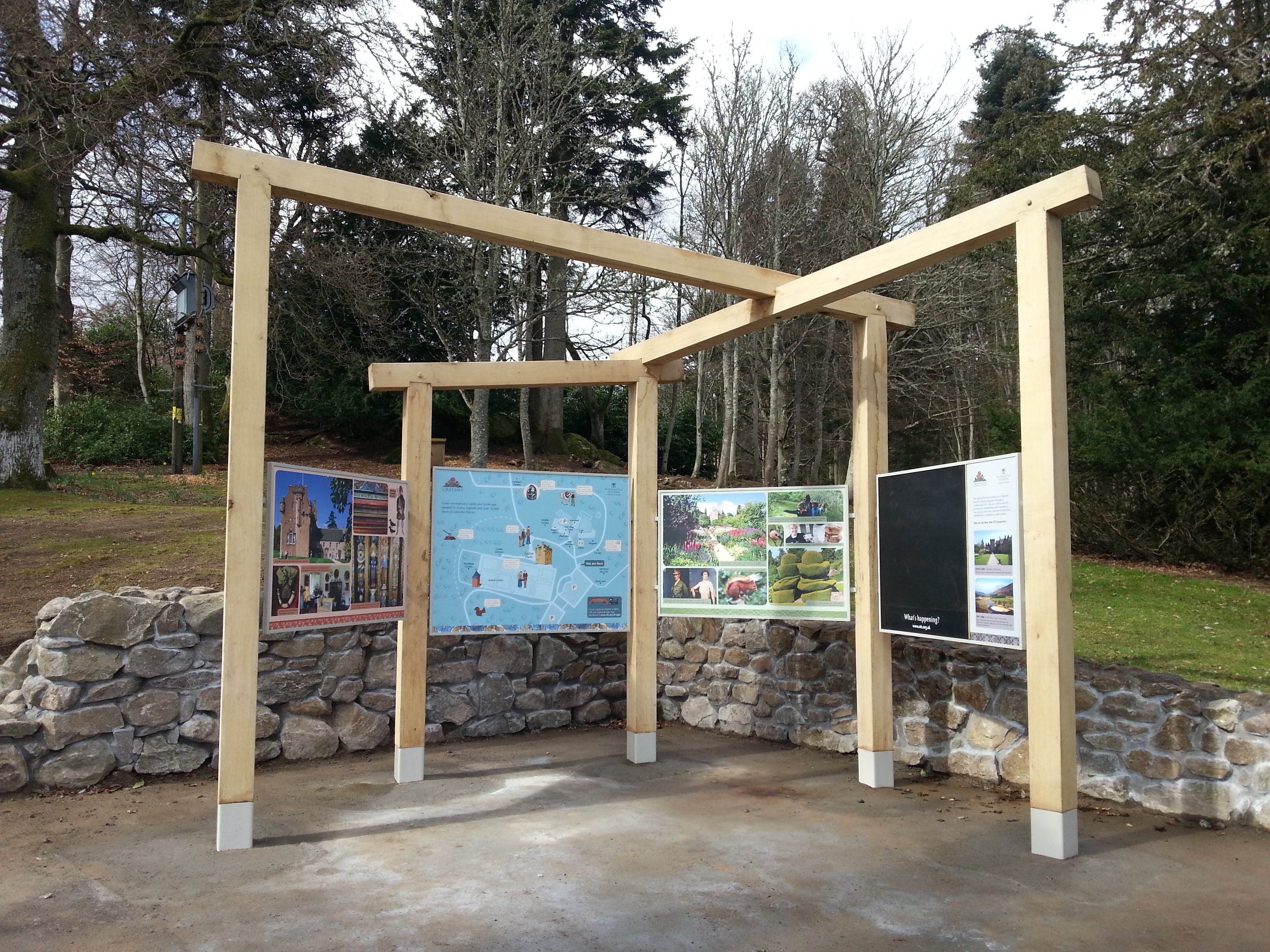 Outdoor structure wayfinding and interpretation displays