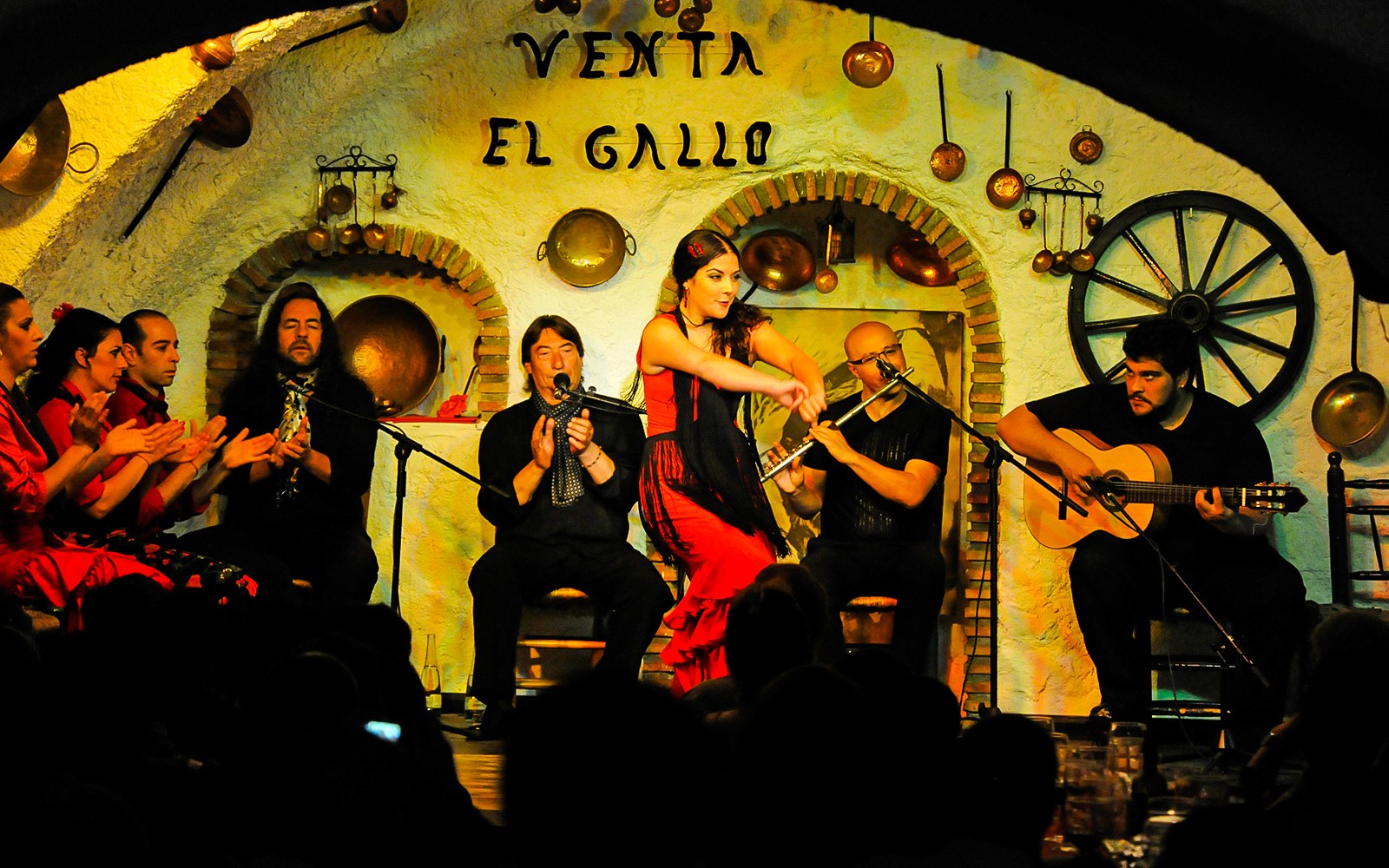 Flamenco performance at Venta El Gallo in Albaicin, Granada during Sacromonte tour.