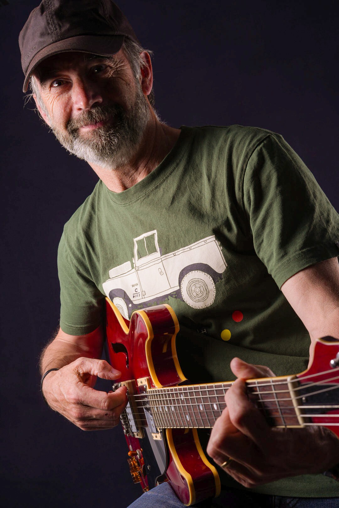 Portrait homme studio avec guitare Annecy