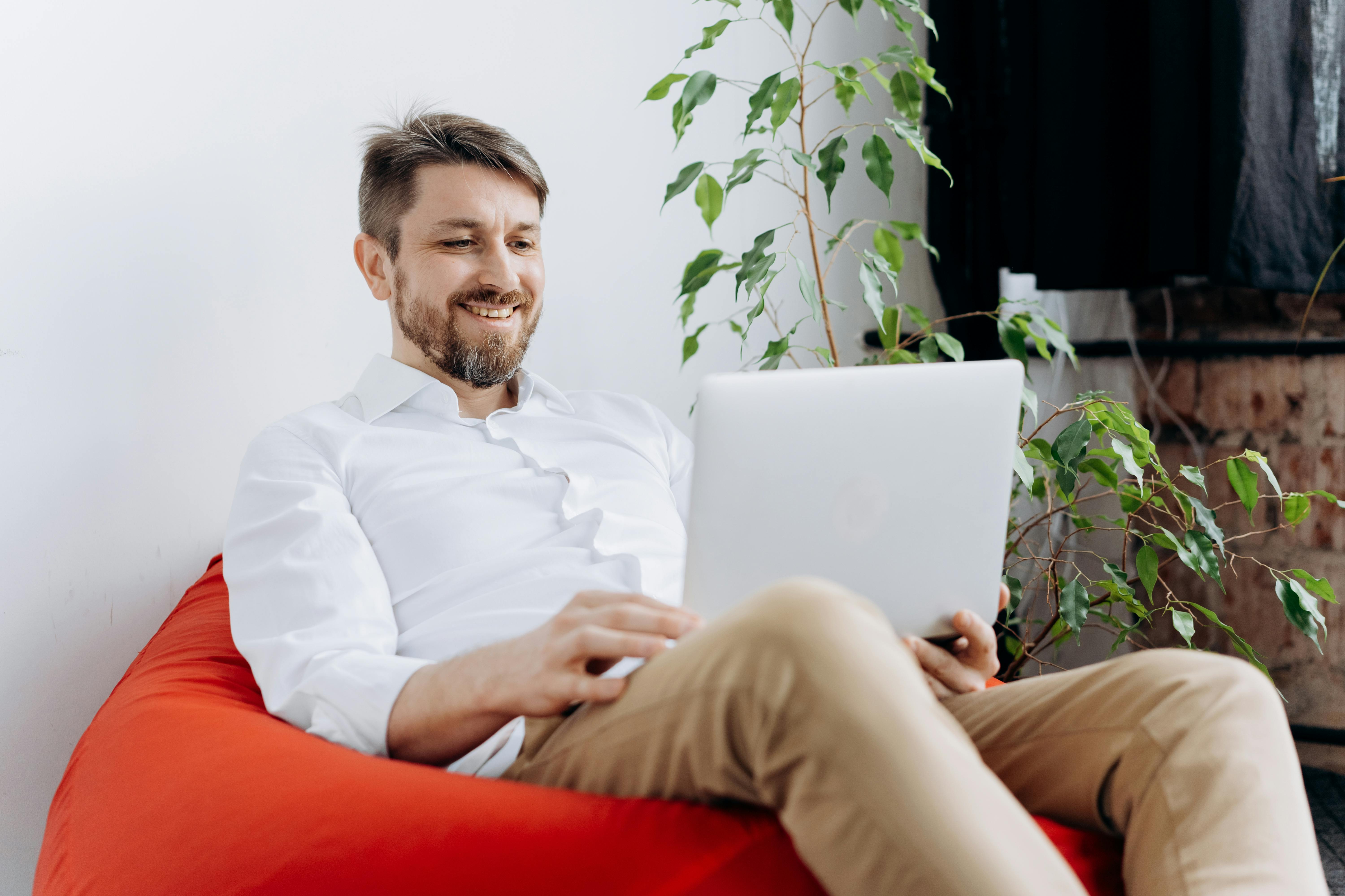 Happy man maximizing success after believing that cold email campaign works