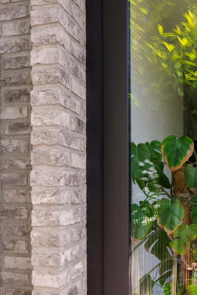 Positive Space, herenhuis - walk in closet powder table