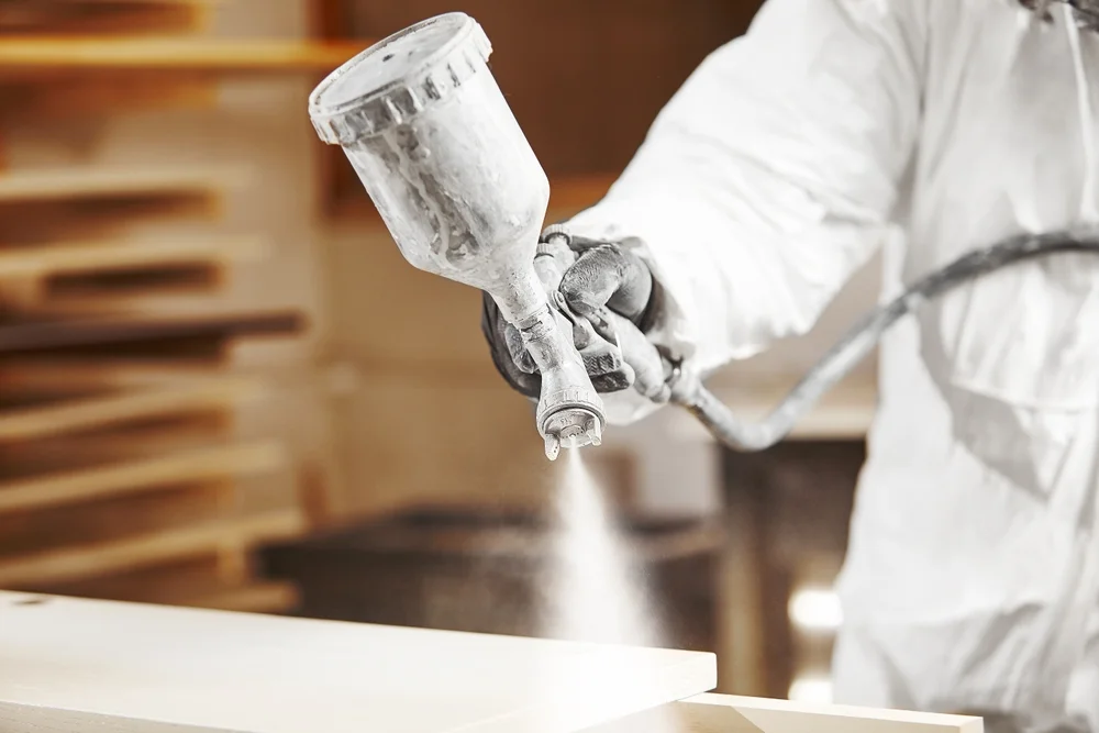 Airless-Spritzarbeiten  Schnell, gleichmässig – grosse Flächen, Fassaden