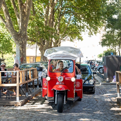 波多市的嘟嘟車城市遊覽票