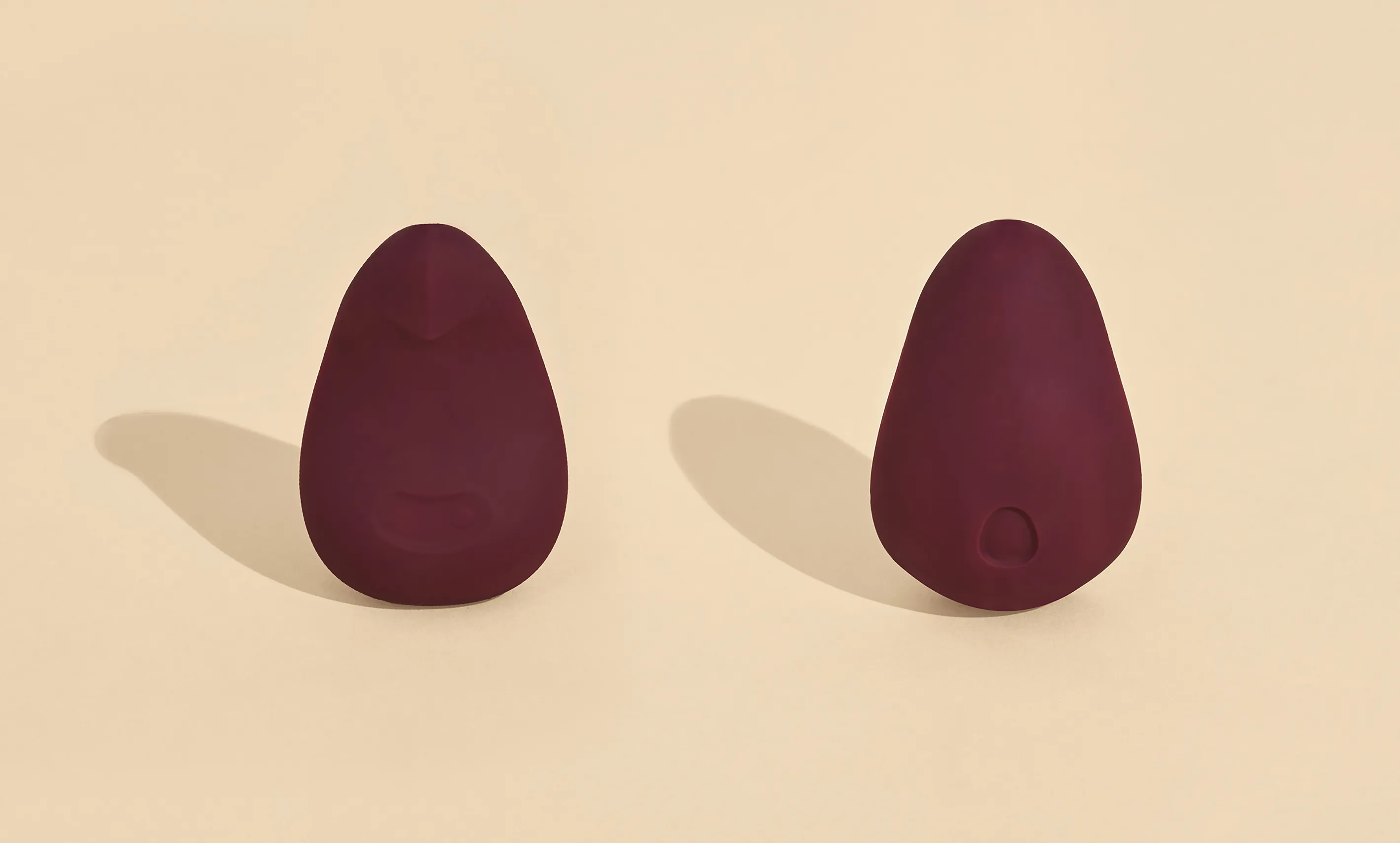 Burgundy Dame Pom shown from two angles to highlight its ergonomic form