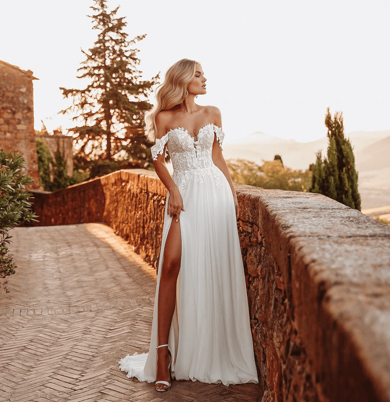 Off-Shoulder Brautkleid mit zarten Spitzenärmeln