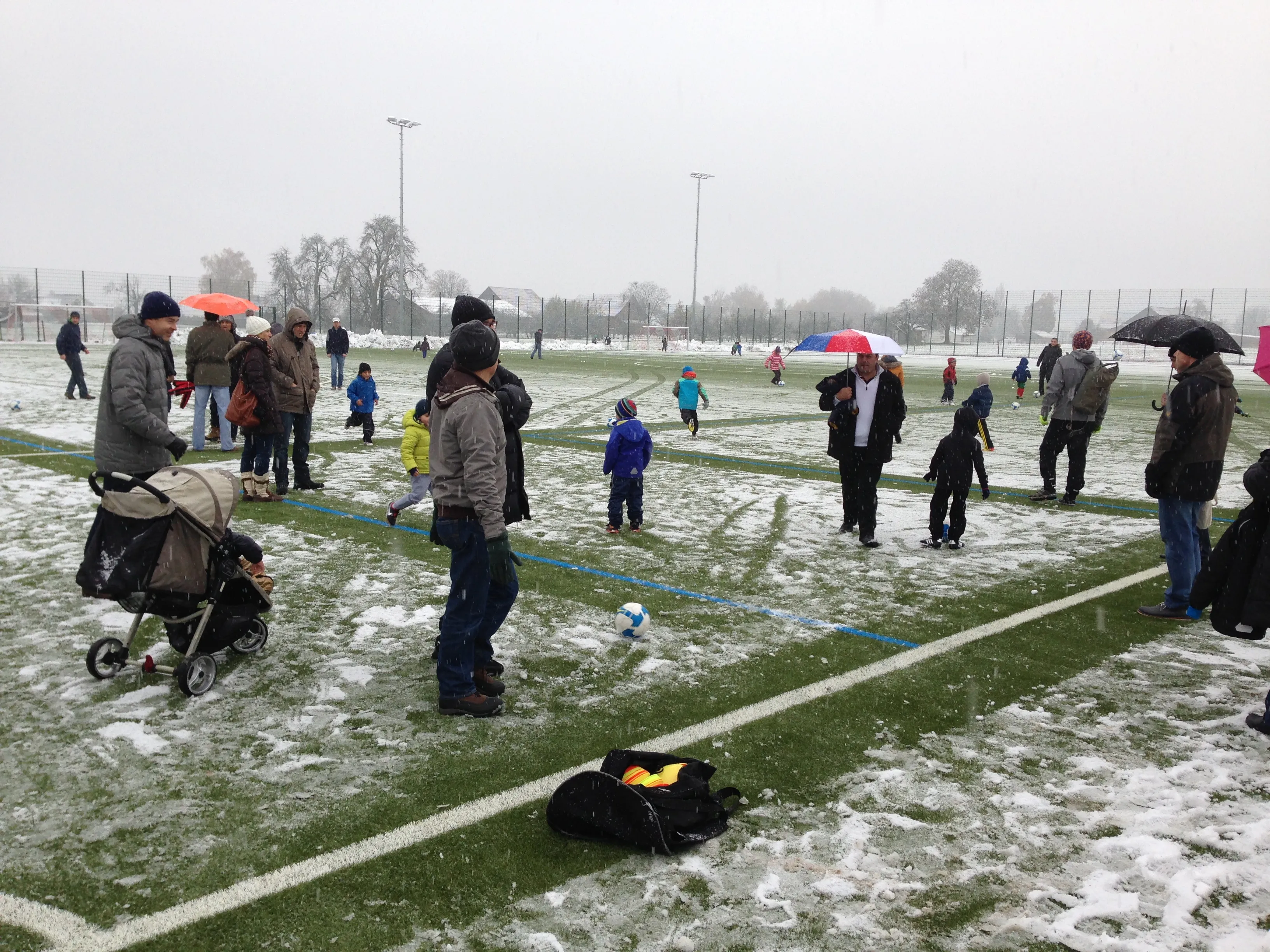 Kunstrasen im Winter