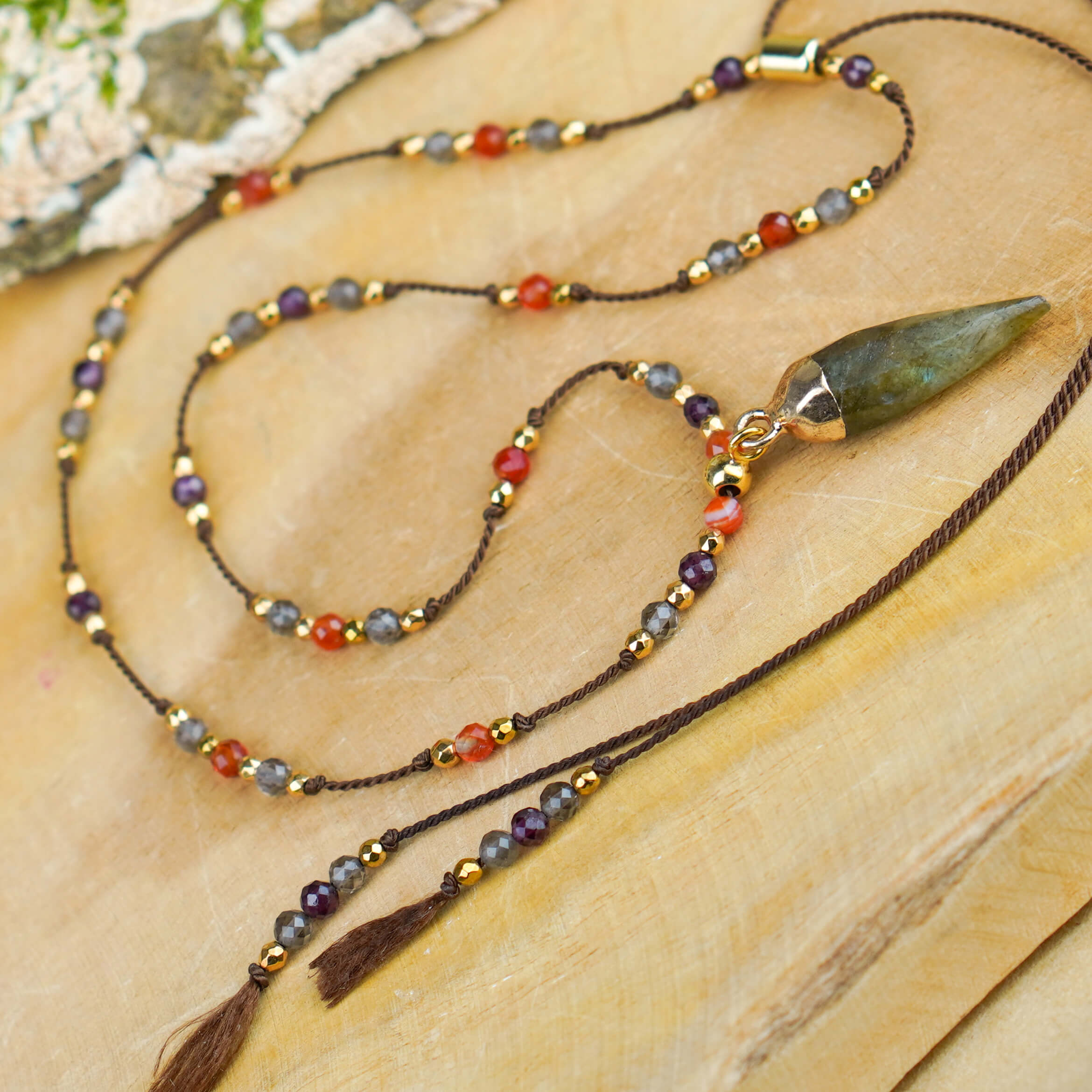 Naszyjnik z zawieszką z labradorytu