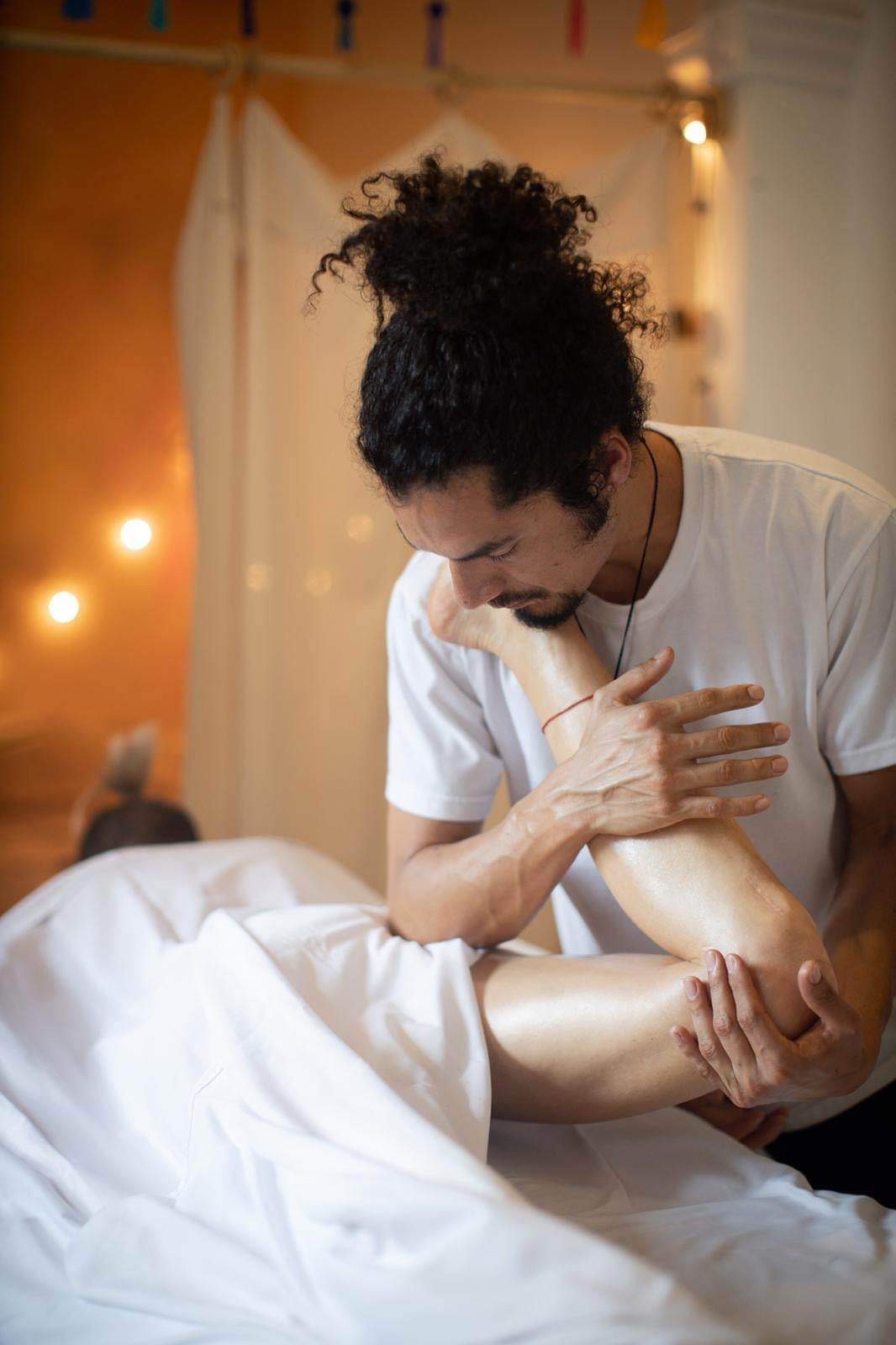 Romiromi Māori massage session in Raglan studio