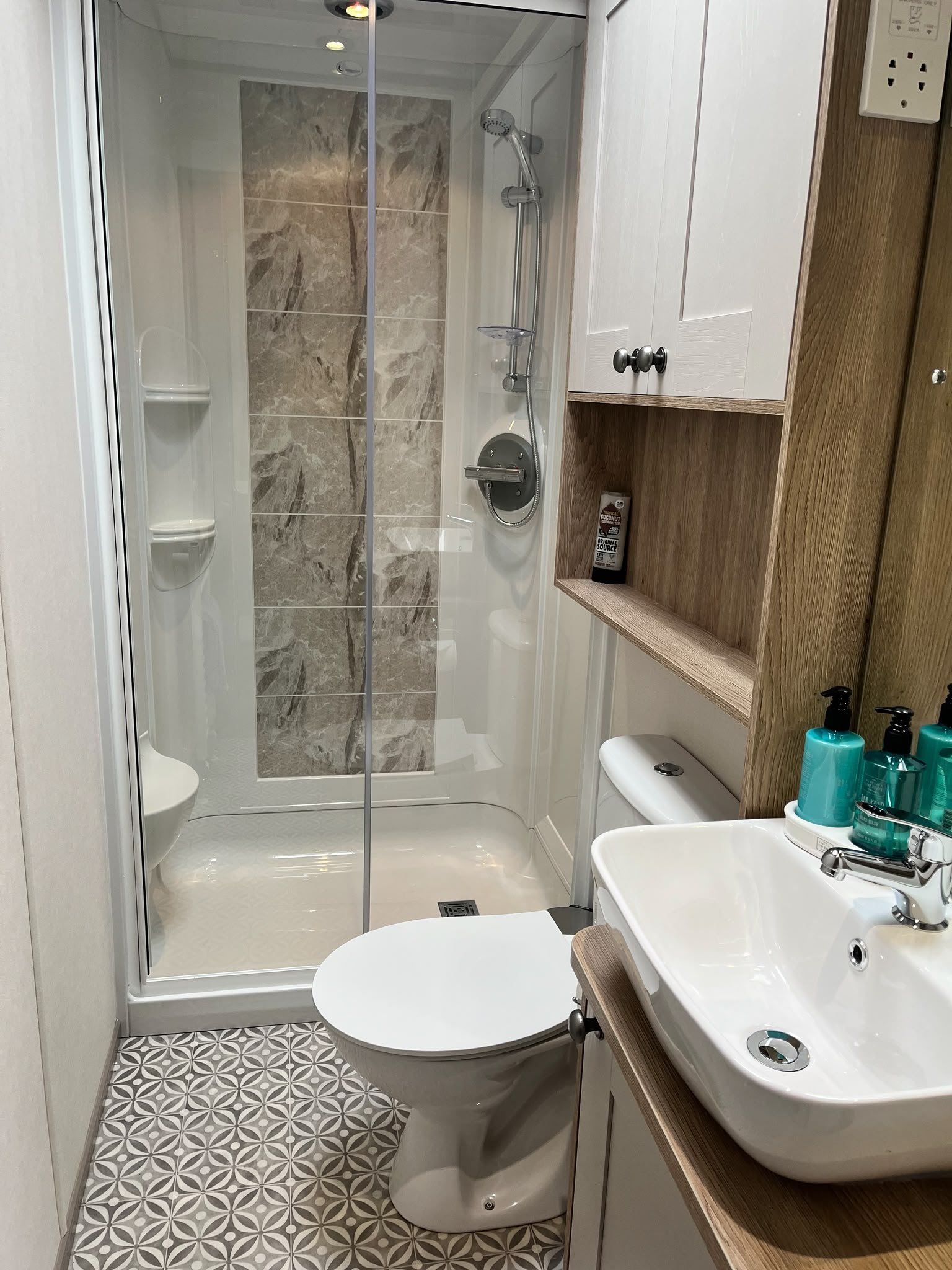 Second Bathroom at Sidlaws rest perfect size for the morning rush