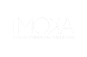 Logo Imoka Voiles d’Ombrage Surmesure sur fond bleu canard.