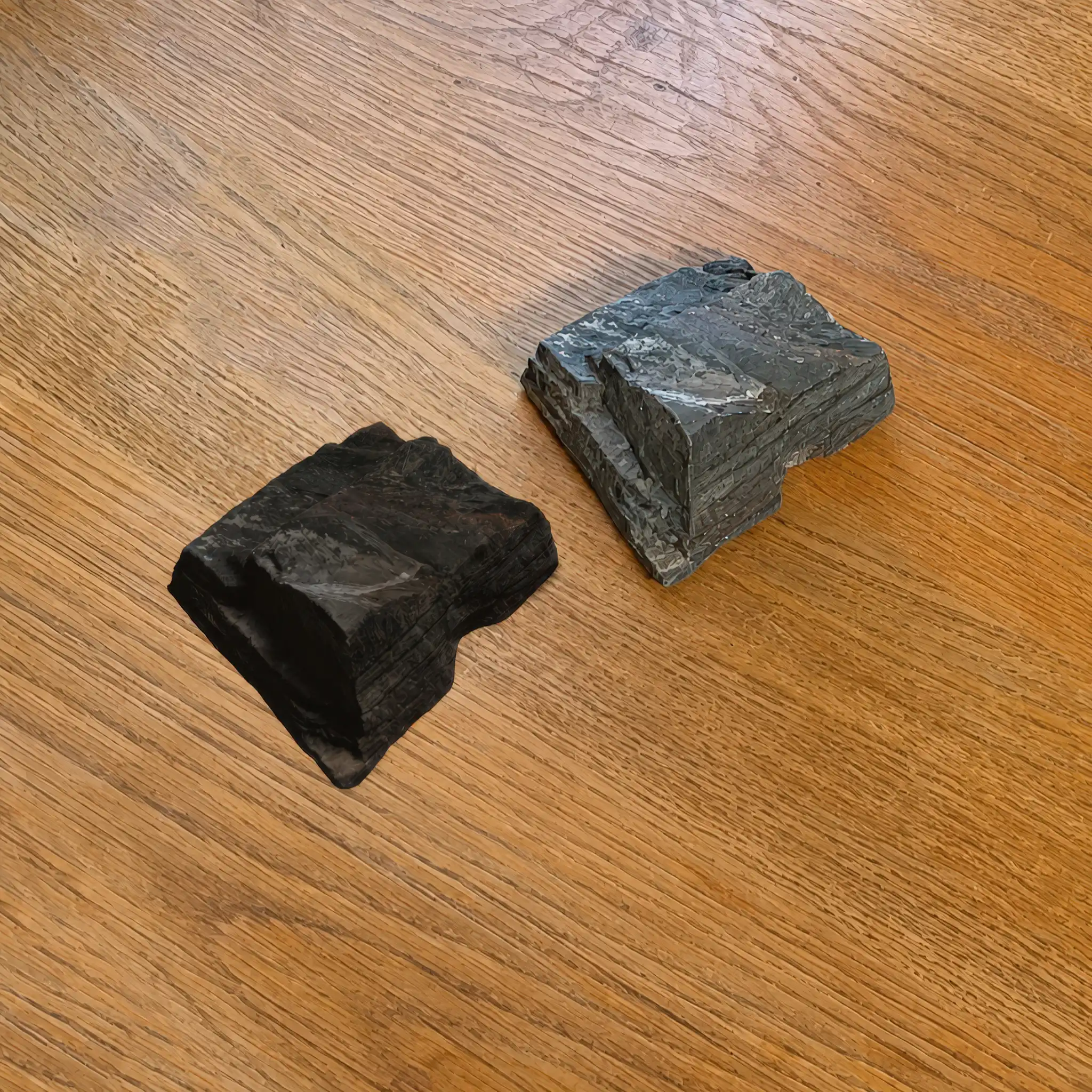 A small stone was scanned with LiDAR and rebuilt as a 1:1 digital model. The model was placed next to the real object on a wooden table through AR.